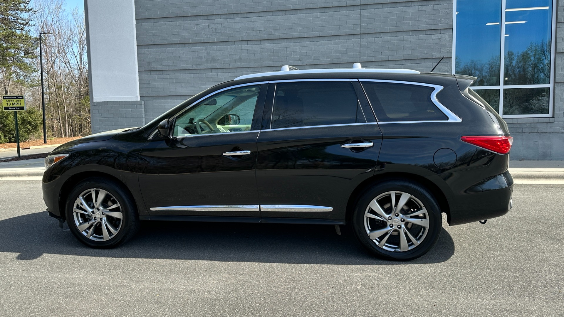 Used 2013 INFINITI JX35 AWD / DVD THEATER PKG / PREMIUM / DELUXE TECH / CARGO / TECH PKG for sale Sold at Formula Imports in Charlotte NC 28227 3