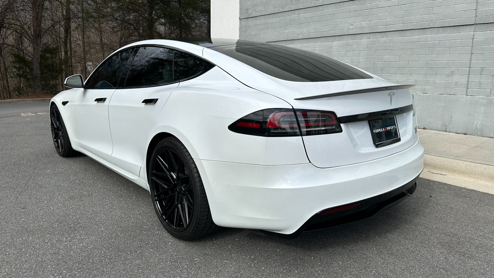 Used 2022 Tesla Model S PLAID / VOSSEN WHEELS / CARBON FIBER / AUTOPILOT / WHITE INTERIOR for sale Sold at Formula Imports in Charlotte NC 28227 4