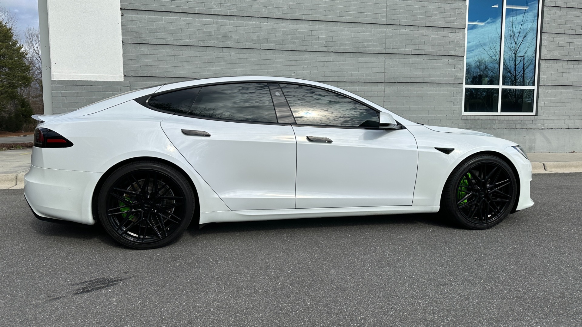 Used 2022 Tesla Model S PLAID / VOSSEN WHEELS / CARBON FIBER / AUTOPILOT / WHITE INTERIOR for sale Sold at Formula Imports in Charlotte NC 28227 6