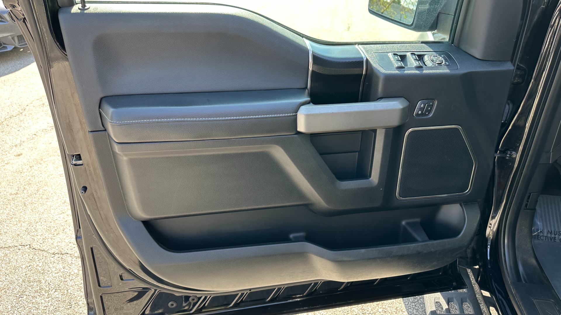 Used 2017 Ford F-150 RAPTOR / 802A PACKAGE / TAILGATE STEP / BEDLINER / SYNC 3 for sale $44,995 at Formula Imports in Charlotte NC 28227 10