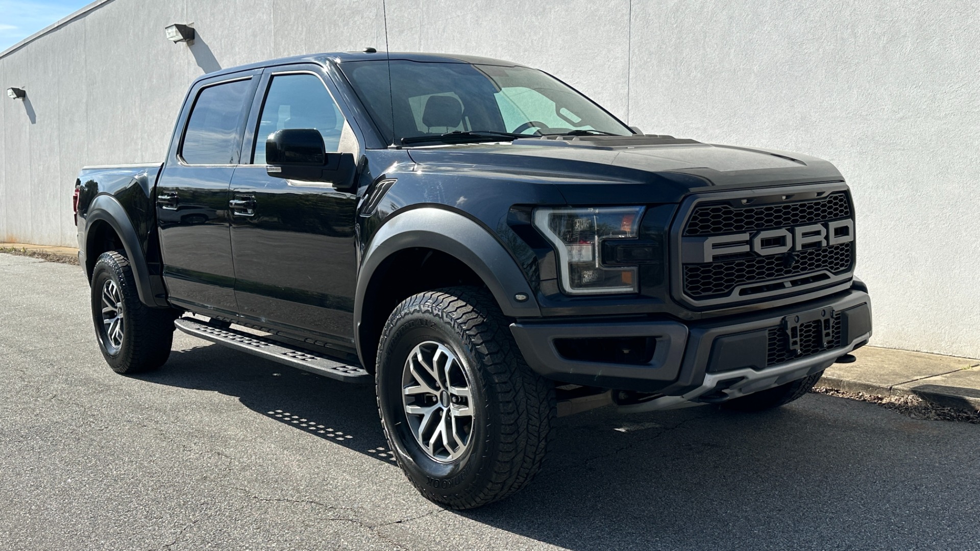 Used 2017 Ford F-150 RAPTOR / 802A PACKAGE / TAILGATE STEP / BEDLINER / SYNC 3 for sale $44,995 at Formula Imports in Charlotte NC 28227 2