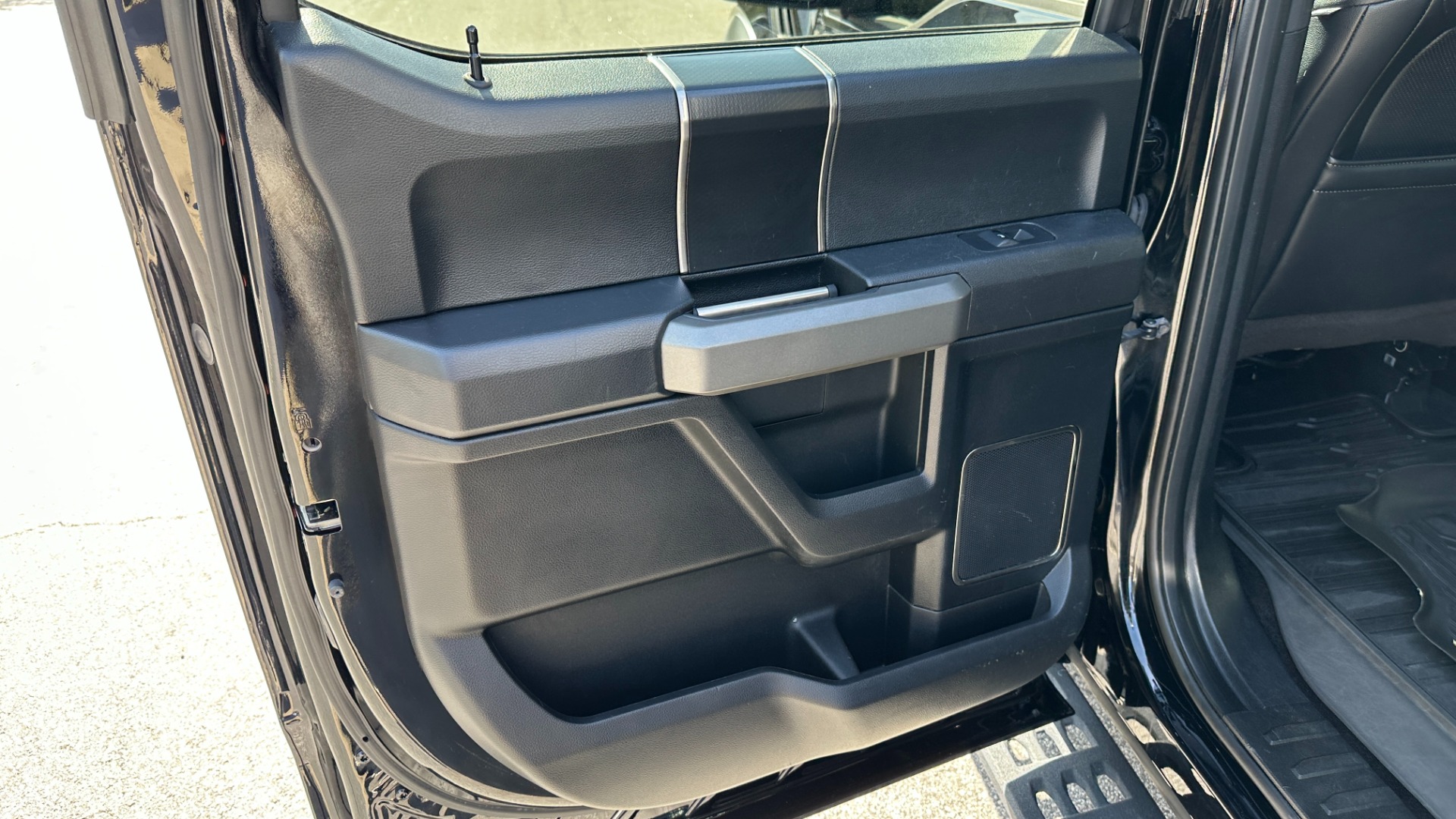 Used 2017 Ford F-150 RAPTOR / 802A PACKAGE / TAILGATE STEP / BEDLINER / SYNC 3 for sale $44,995 at Formula Imports in Charlotte NC 28227 20
