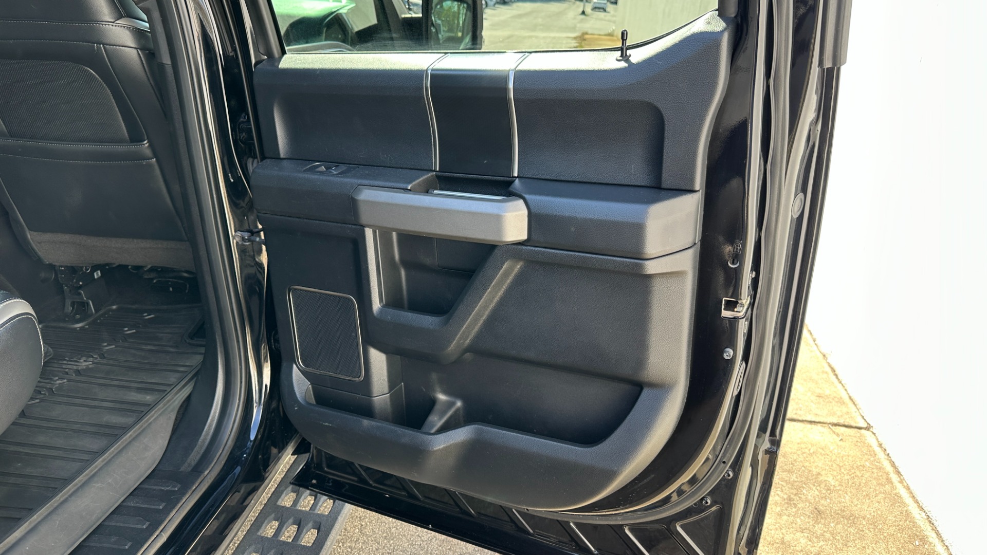 Used 2017 Ford F-150 RAPTOR / 802A PACKAGE / TAILGATE STEP / BEDLINER / SYNC 3 for sale $44,995 at Formula Imports in Charlotte NC 28227 27
