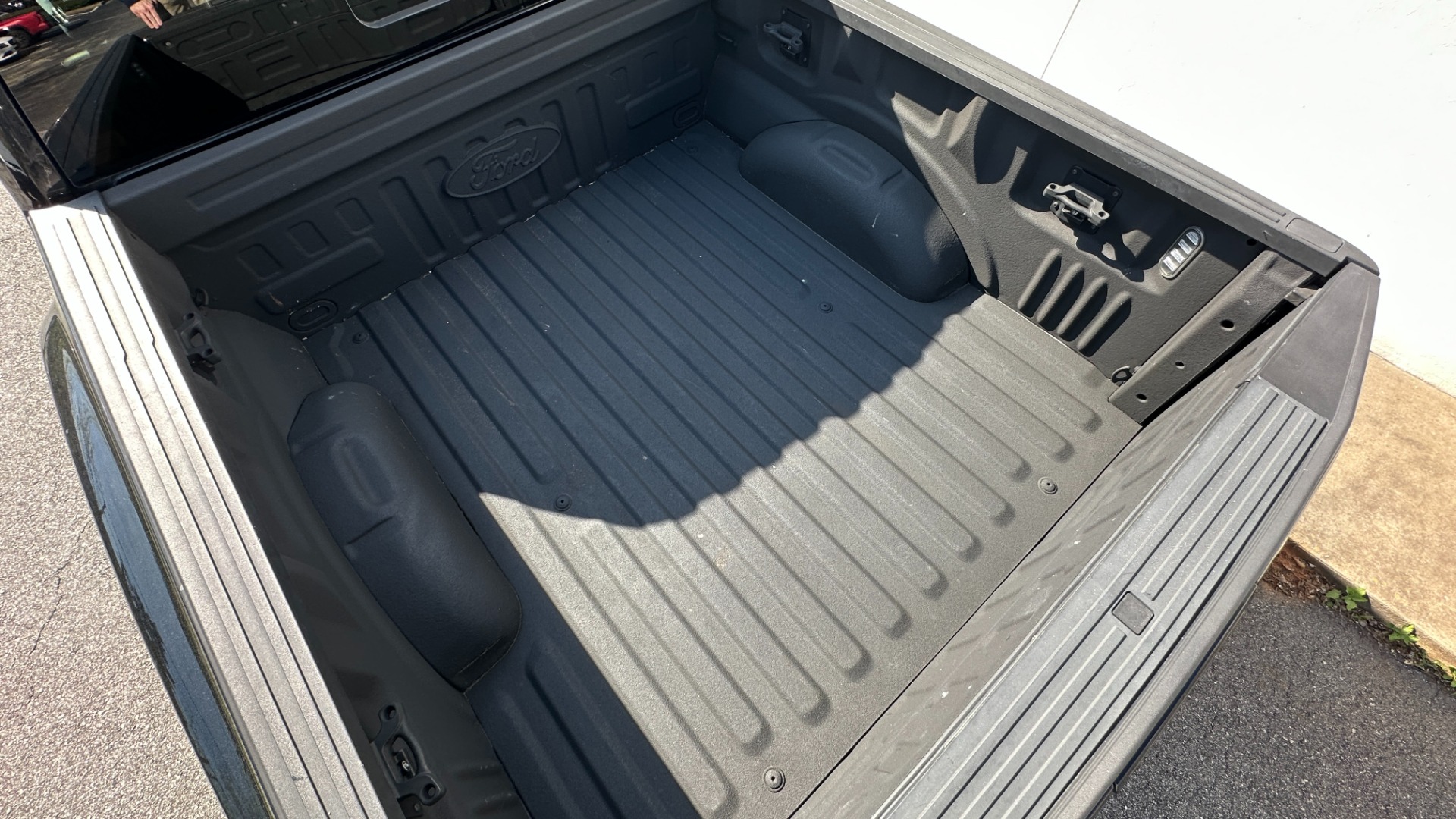Used 2017 Ford F-150 RAPTOR / 802A PACKAGE / TAILGATE STEP / BEDLINER / SYNC 3 for sale $44,995 at Formula Imports in Charlotte NC 28227 38