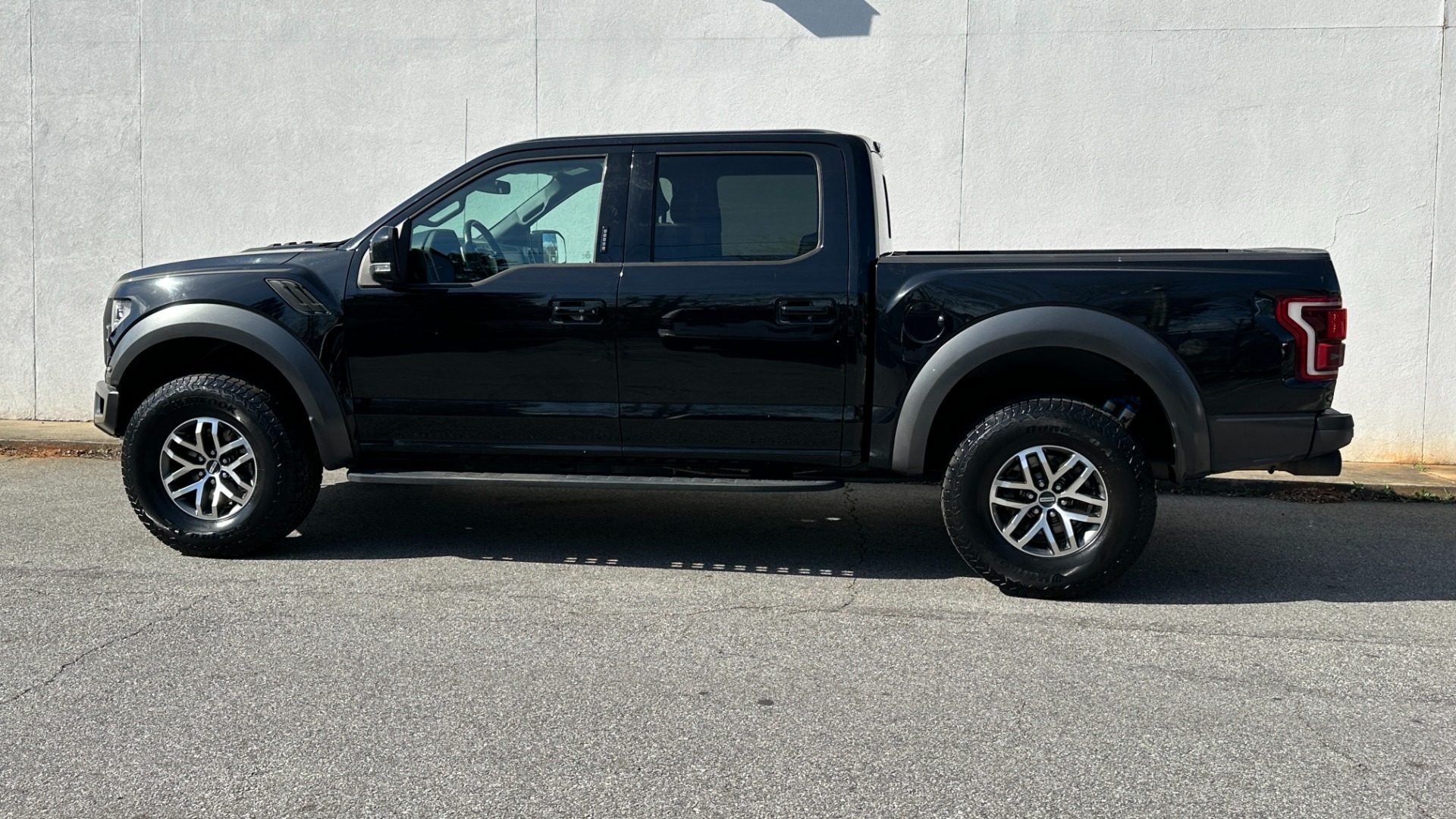 Used 2017 Ford F-150 RAPTOR / 802A PACKAGE / TAILGATE STEP / BEDLINER / SYNC 3 for sale $44,995 at Formula Imports in Charlotte NC 28227 6
