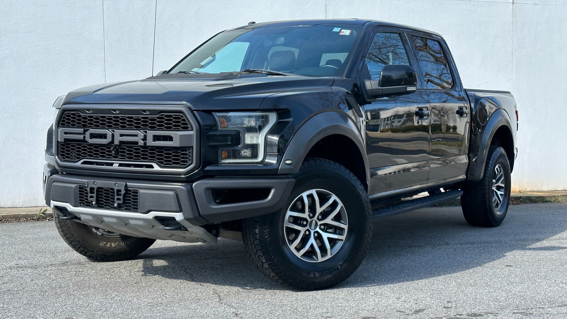 Used 2017 Ford F-150 RAPTOR / 802A PACKAGE / TAILGATE STEP / BEDLINER / SYNC 3 for sale $44,995 at Formula Imports in Charlotte NC 28227 1