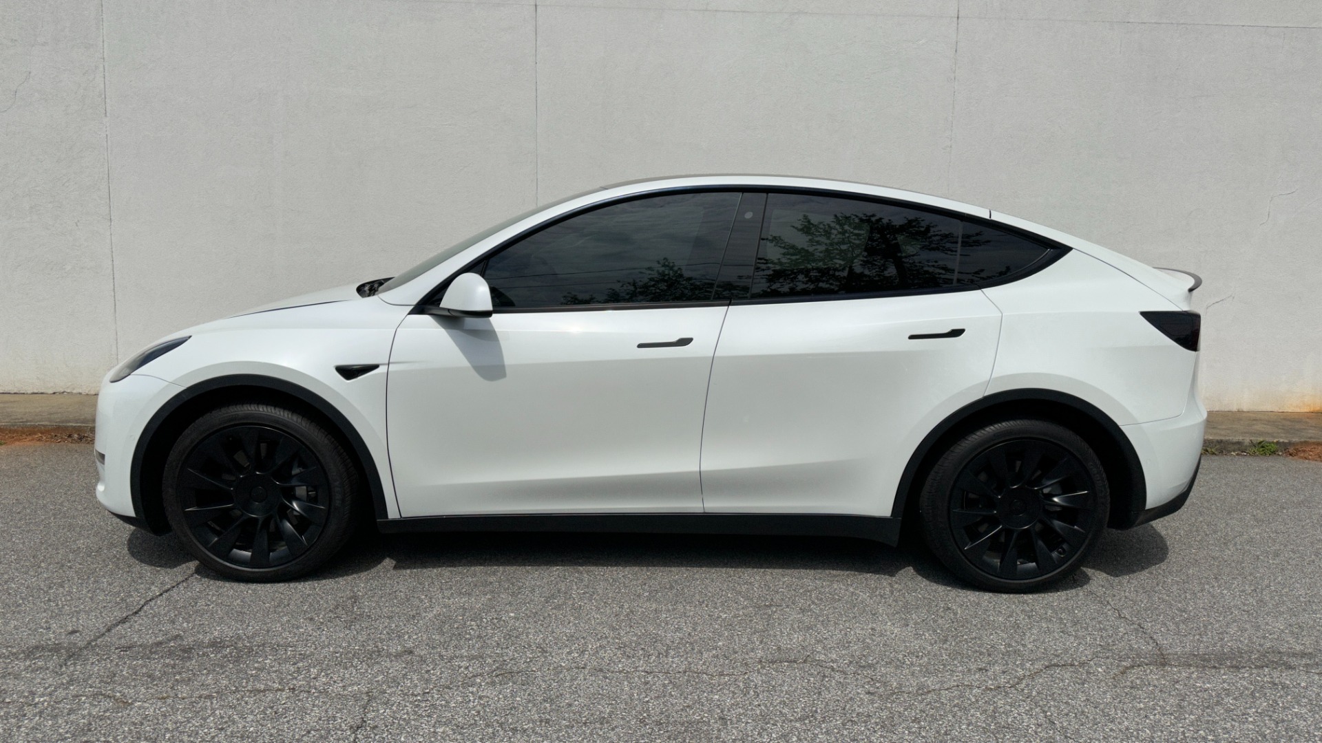 Used 2020 Tesla MODEL Y LONG RANGE ACCELERATION BOOST / AUTOPILOT / STANDARD CONNECTIVITY / WOOD TRIM for sale $44,495 at Formula Imports in Charlotte NC 28227 3