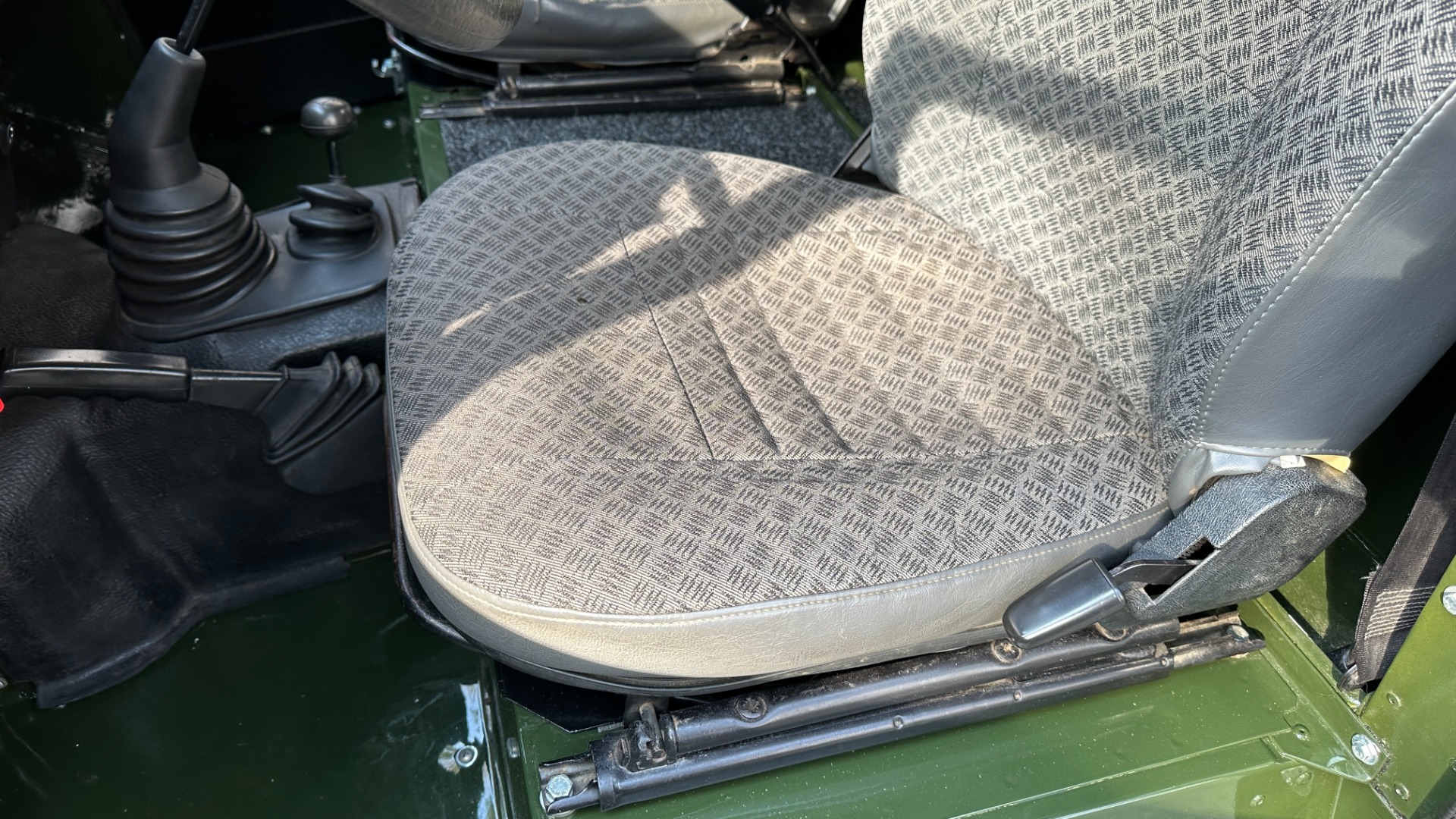 Used 1994 Land Rover Defender Defender 90 RESTORED / 200 TDi DIESEL / HARD TOP / REAR BENCH / BUMPERS for sale Sold at Formula Imports in Charlotte NC 28227 17