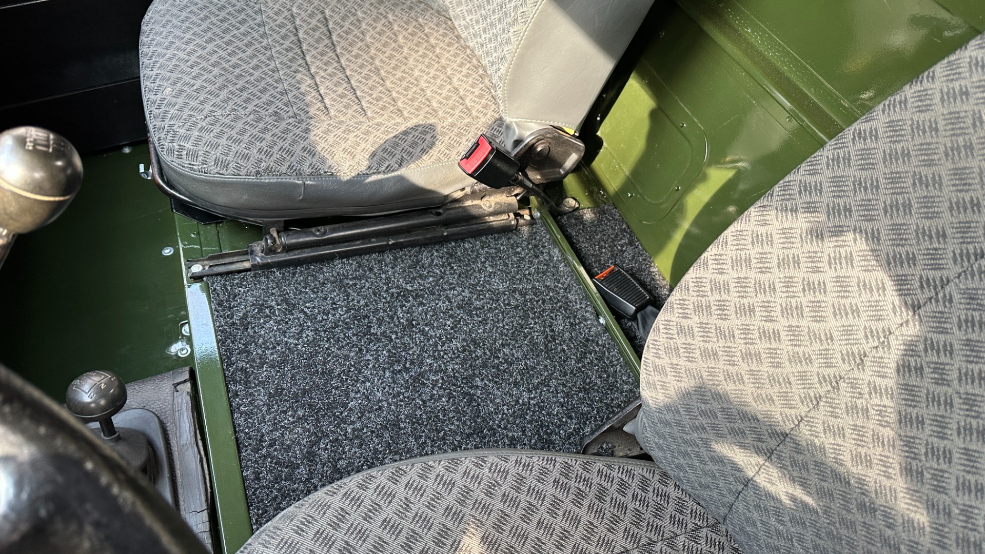 Used 1994 Land Rover Defender Defender 90 RESTORED / 200 TDi DIESEL / HARD TOP / REAR BENCH / BUMPERS for sale Sold at Formula Imports in Charlotte NC 28227 24