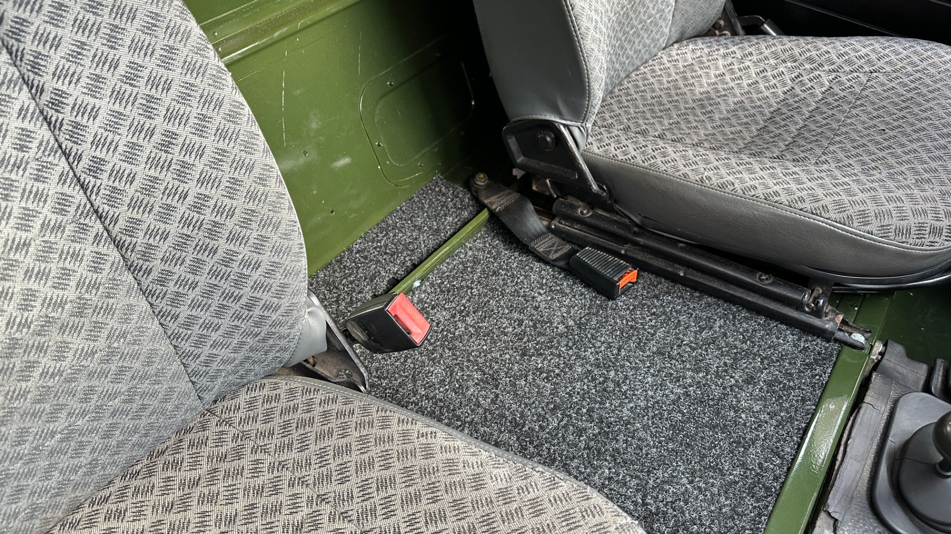 Used 1994 Land Rover Defender Defender 90 RESTORED / 200 TDi DIESEL / HARD TOP / REAR BENCH / BUMPERS for sale Sold at Formula Imports in Charlotte NC 28227 32