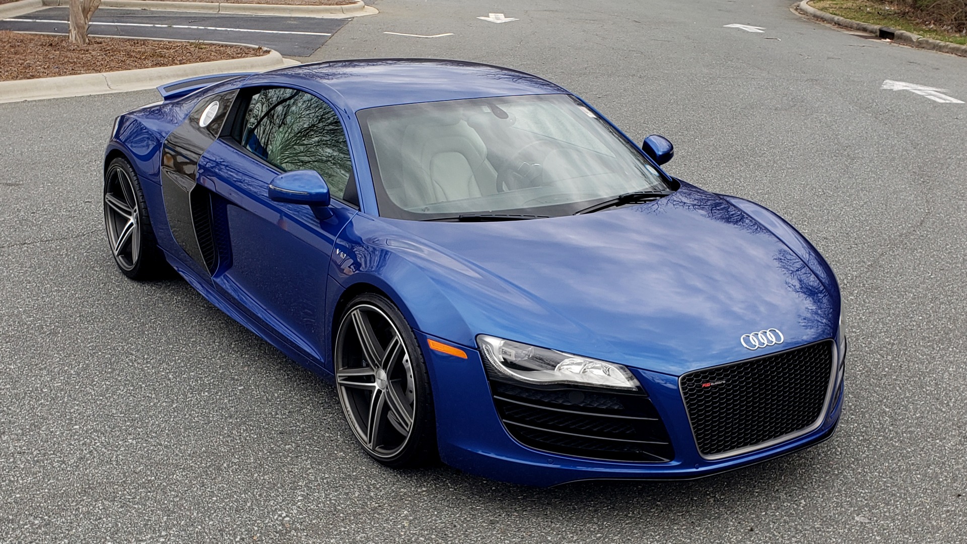 Used 2010 Audi R8 5.2L V10 / AWD / COUPE / NAV / 6-SPD AUTO / CUSTOM WHEELS for sale Sold at Formula Imports in Charlotte NC 28227 10