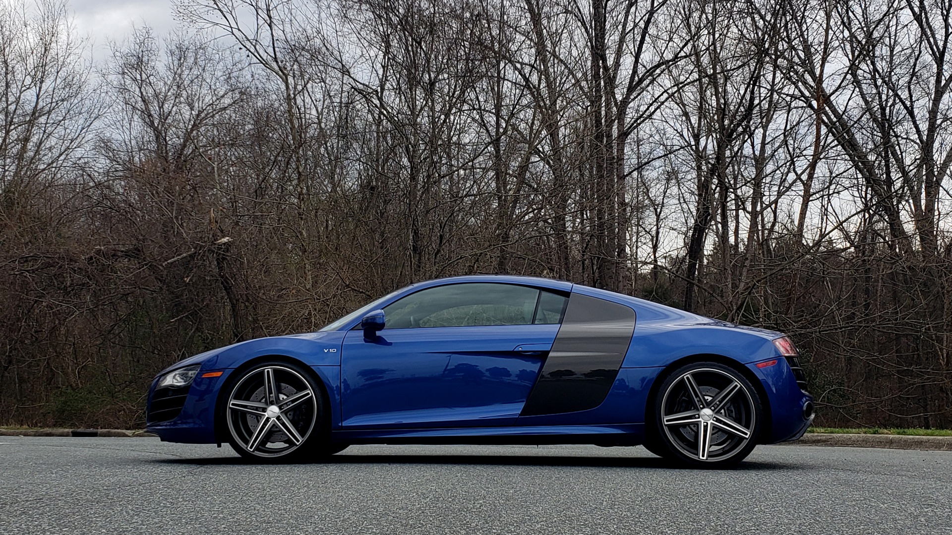 Used 2010 Audi R8 5.2L V10 / AWD / COUPE / NAV / 6-SPD AUTO / CUSTOM WHEELS for sale Sold at Formula Imports in Charlotte NC 28227 3