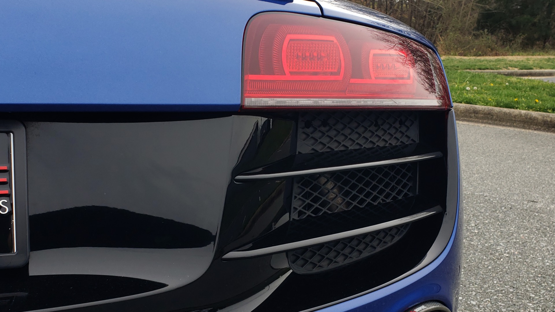 Used 2010 Audi R8 5.2L V10 / AWD / COUPE / NAV / 6-SPD AUTO / CUSTOM WHEELS for sale Sold at Formula Imports in Charlotte NC 28227 58