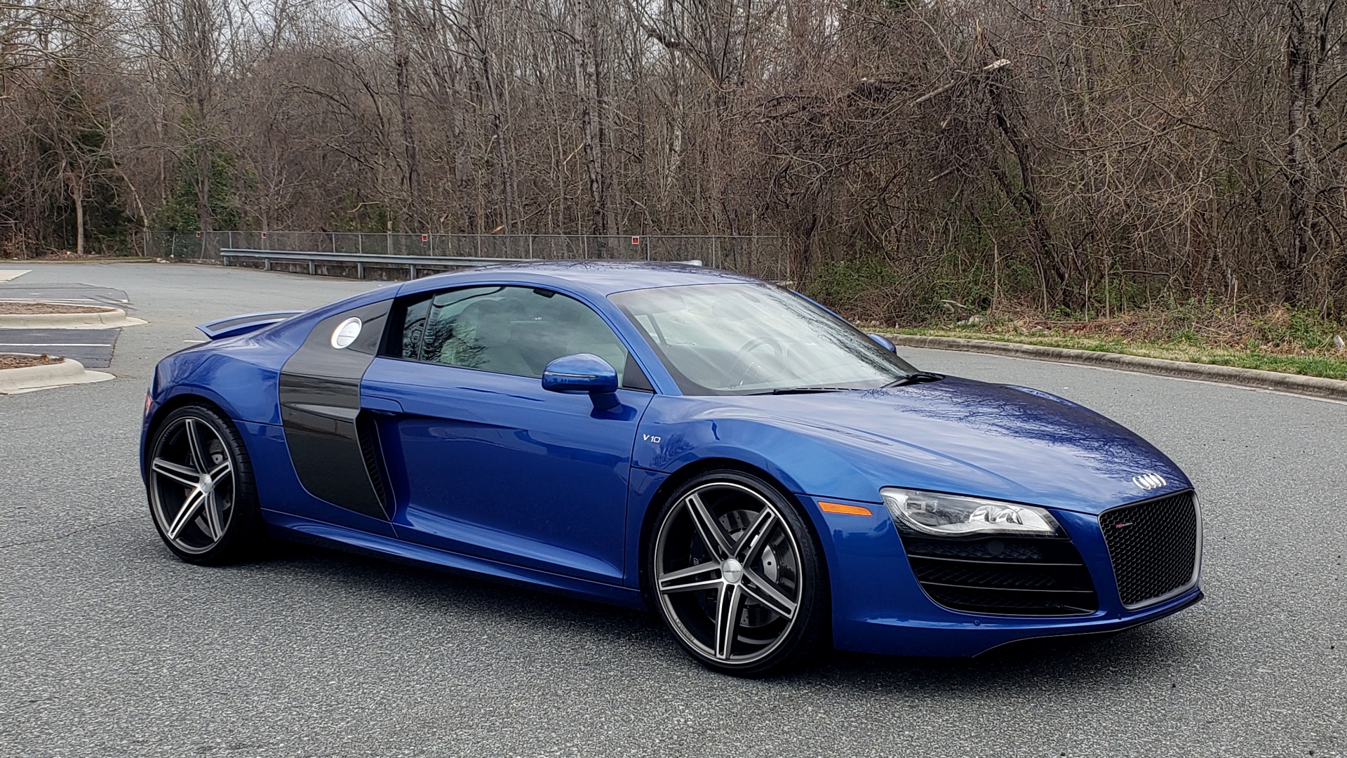 Used 2010 Audi R8 5.2L V10 / AWD / COUPE / NAV / 6-SPD AUTO / CUSTOM WHEELS for sale Sold at Formula Imports in Charlotte NC 28227 6