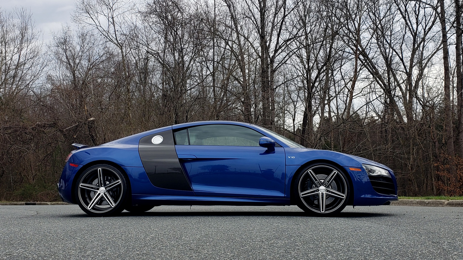Used 2010 Audi R8 5.2L V10 / AWD / COUPE / NAV / 6-SPD AUTO / CUSTOM WHEELS for sale Sold at Formula Imports in Charlotte NC 28227 7