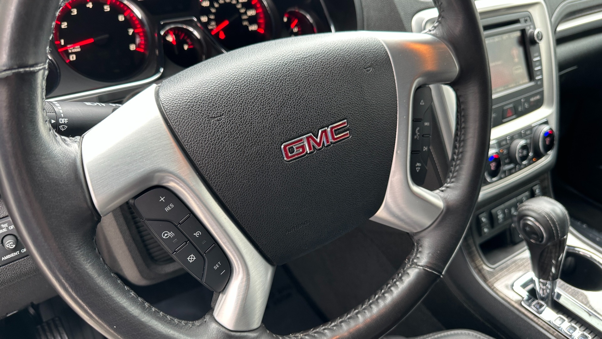 Used 2017 GMC Acadia Limited LIMITED / LEATHER / AWD / CAPTAIN CHAIRS / 3RD ROW SEATING for sale Sold at Formula Imports in Charlotte NC 28227 14
