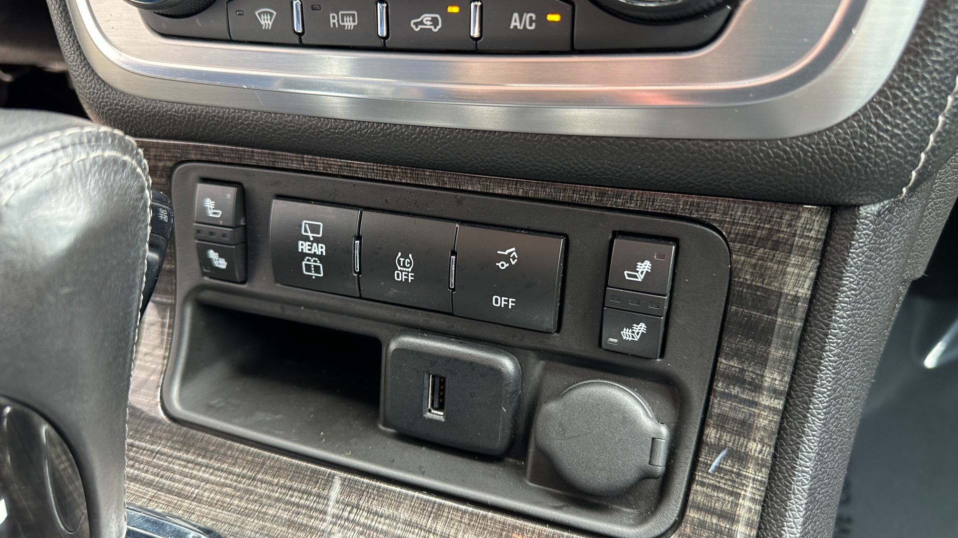 Used 2017 GMC Acadia Limited LIMITED / LEATHER / AWD / CAPTAIN CHAIRS / 3RD ROW SEATING for sale Sold at Formula Imports in Charlotte NC 28227 21
