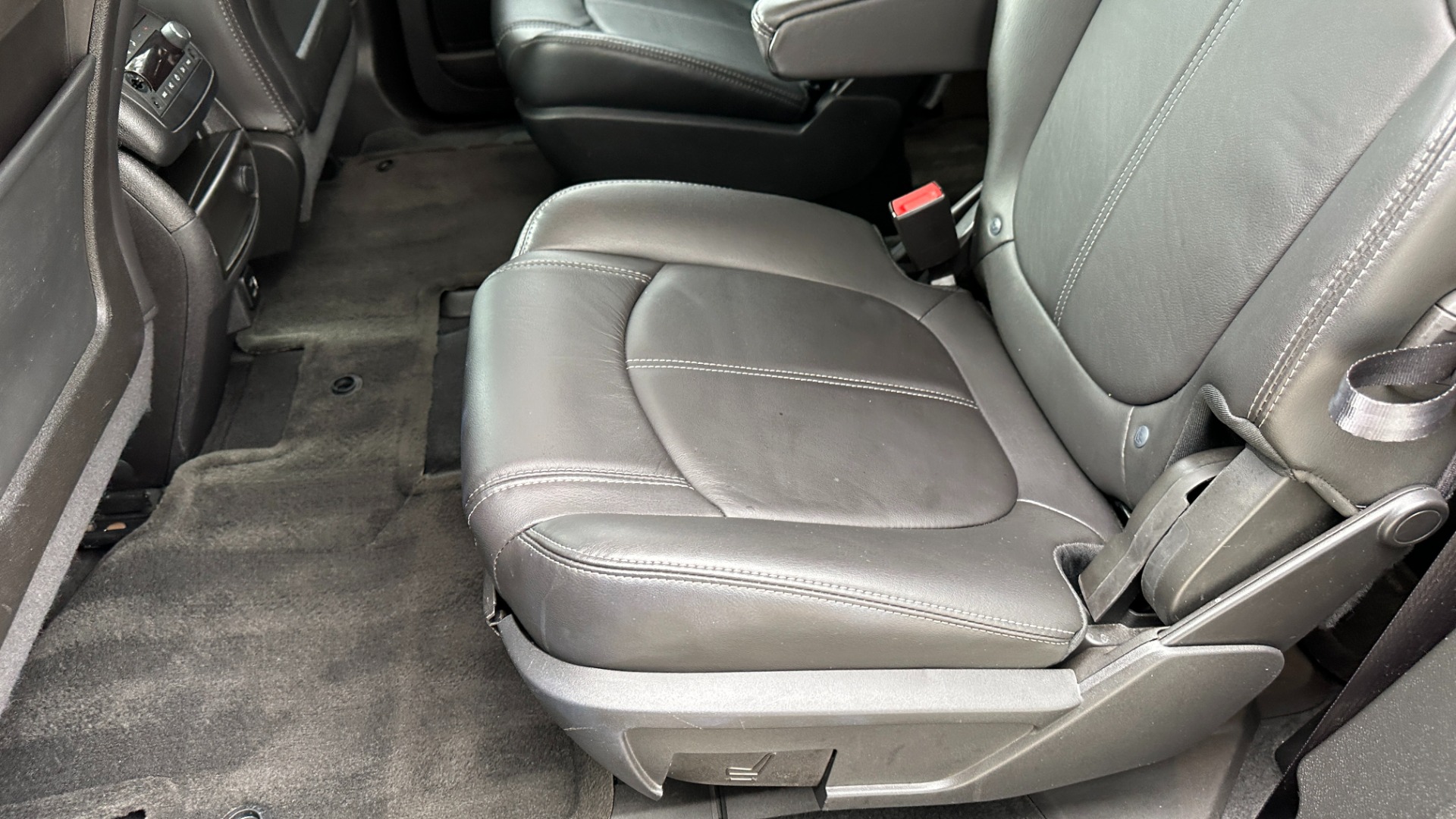 Used 2017 GMC Acadia Limited LIMITED / LEATHER / AWD / CAPTAIN CHAIRS / 3RD ROW SEATING for sale Sold at Formula Imports in Charlotte NC 28227 26