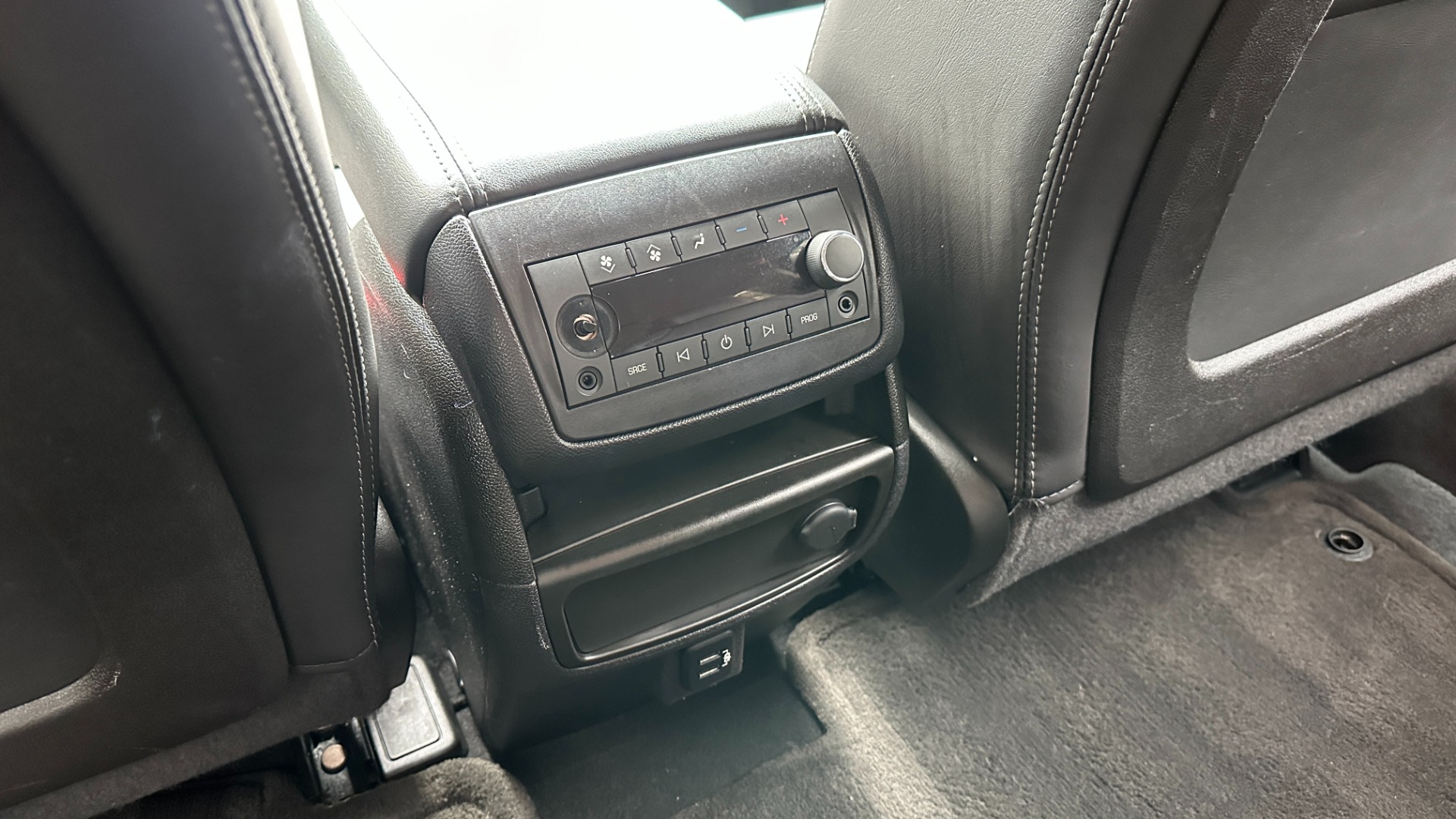 Used 2017 GMC Acadia Limited LIMITED / LEATHER / AWD / CAPTAIN CHAIRS / 3RD ROW SEATING for sale Sold at Formula Imports in Charlotte NC 28227 27