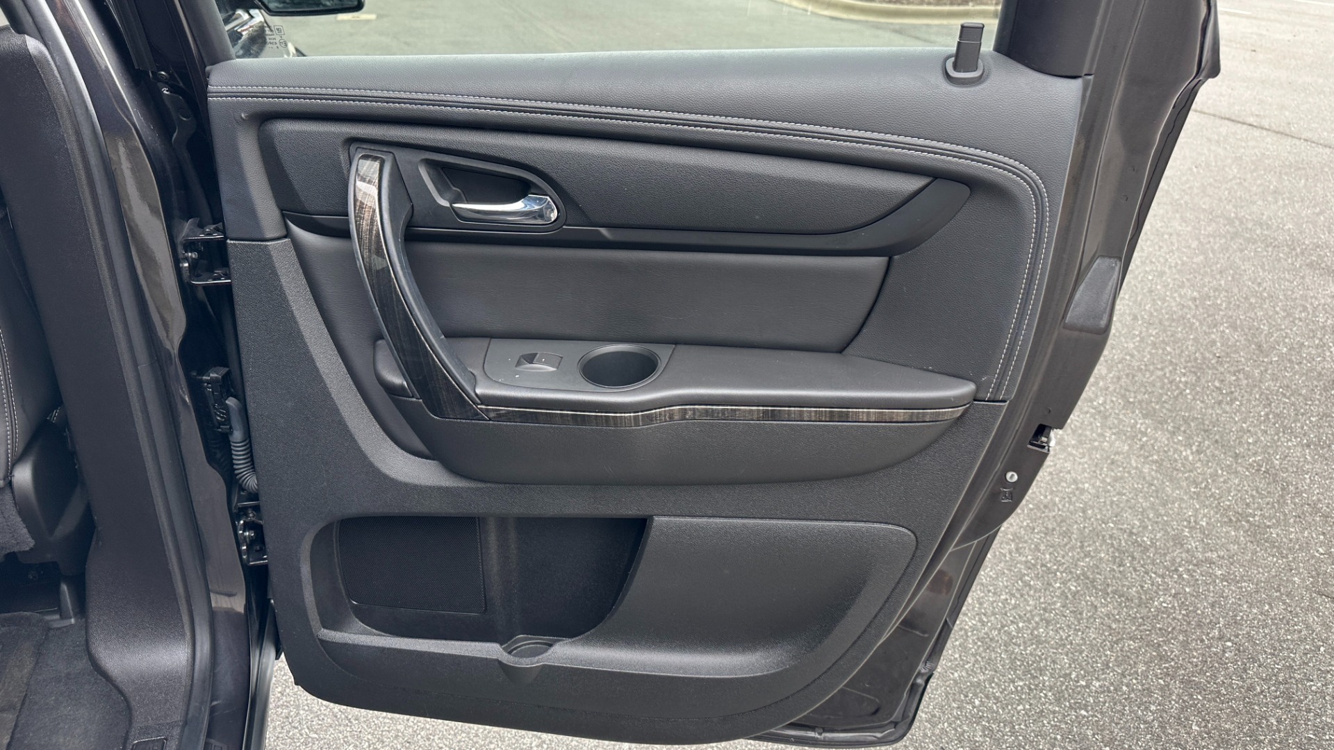 Used 2017 GMC Acadia Limited LIMITED / LEATHER / AWD / CAPTAIN CHAIRS / 3RD ROW SEATING for sale Sold at Formula Imports in Charlotte NC 28227 32