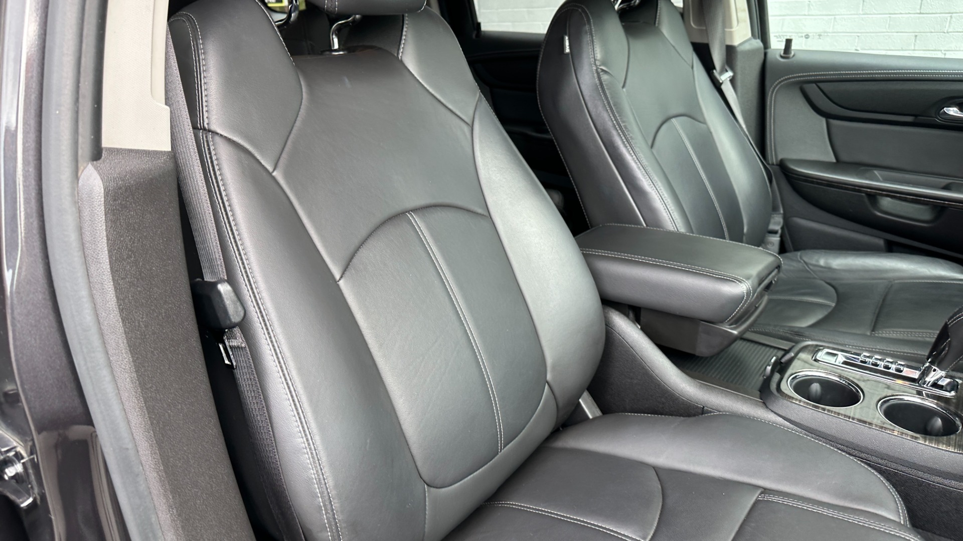 Used 2017 GMC Acadia Limited LIMITED / LEATHER / AWD / CAPTAIN CHAIRS / 3RD ROW SEATING for sale Sold at Formula Imports in Charlotte NC 28227 38