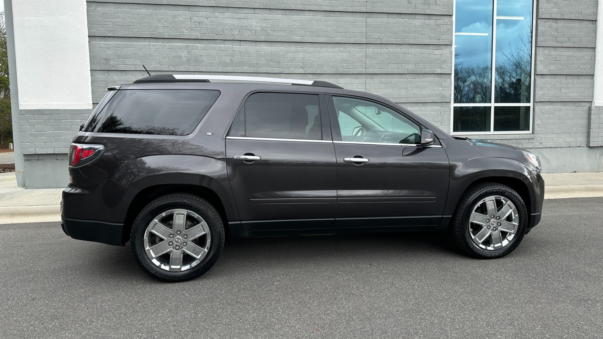 Used 2017 GMC Acadia Limited LIMITED / LEATHER / AWD / CAPTAIN CHAIRS / 3RD ROW SEATING for sale Sold at Formula Imports in Charlotte NC 28227 6