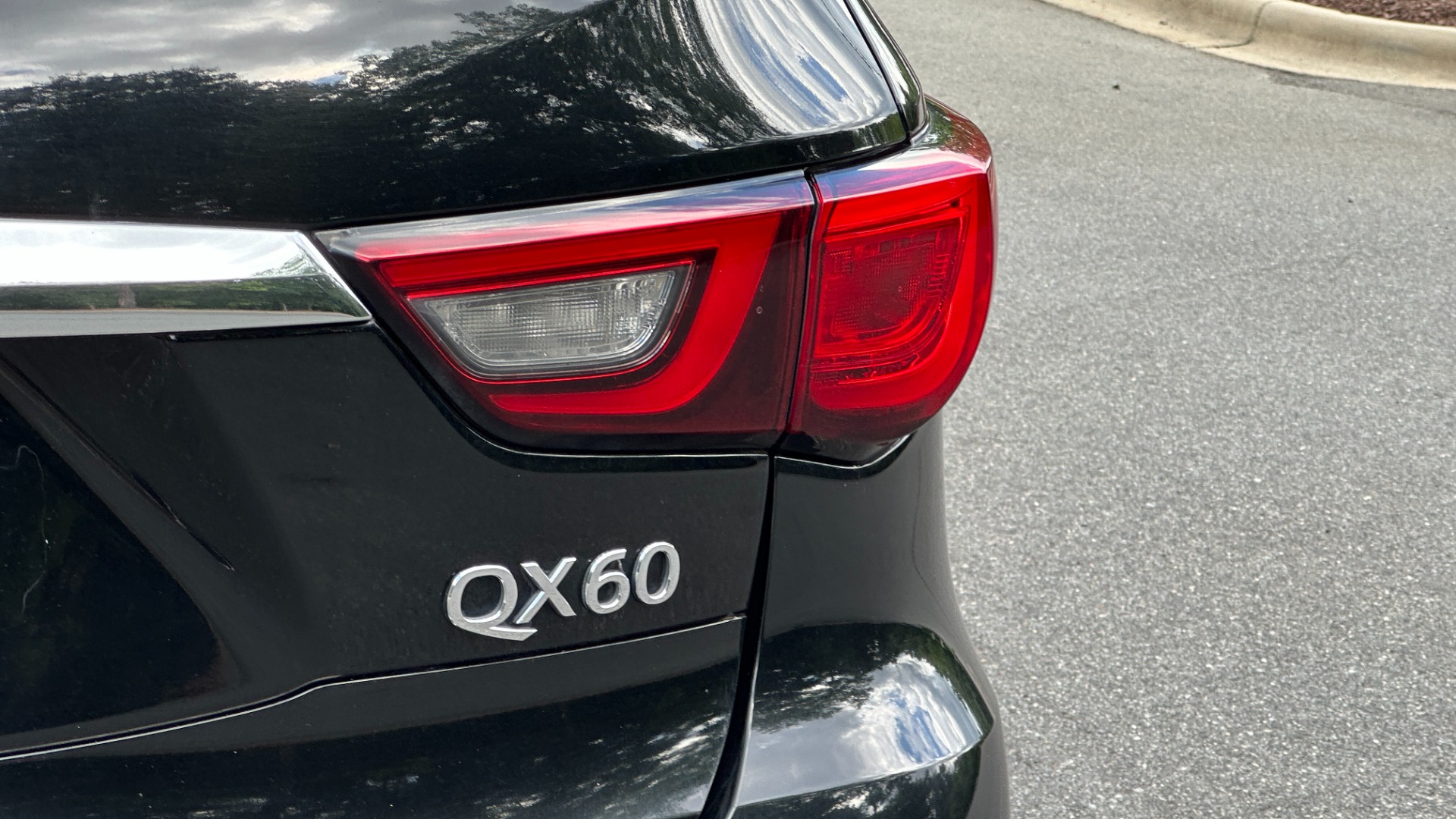 Used 2018 INFINITI QX60 for sale Sold at Formula Imports in Charlotte NC 28227 47