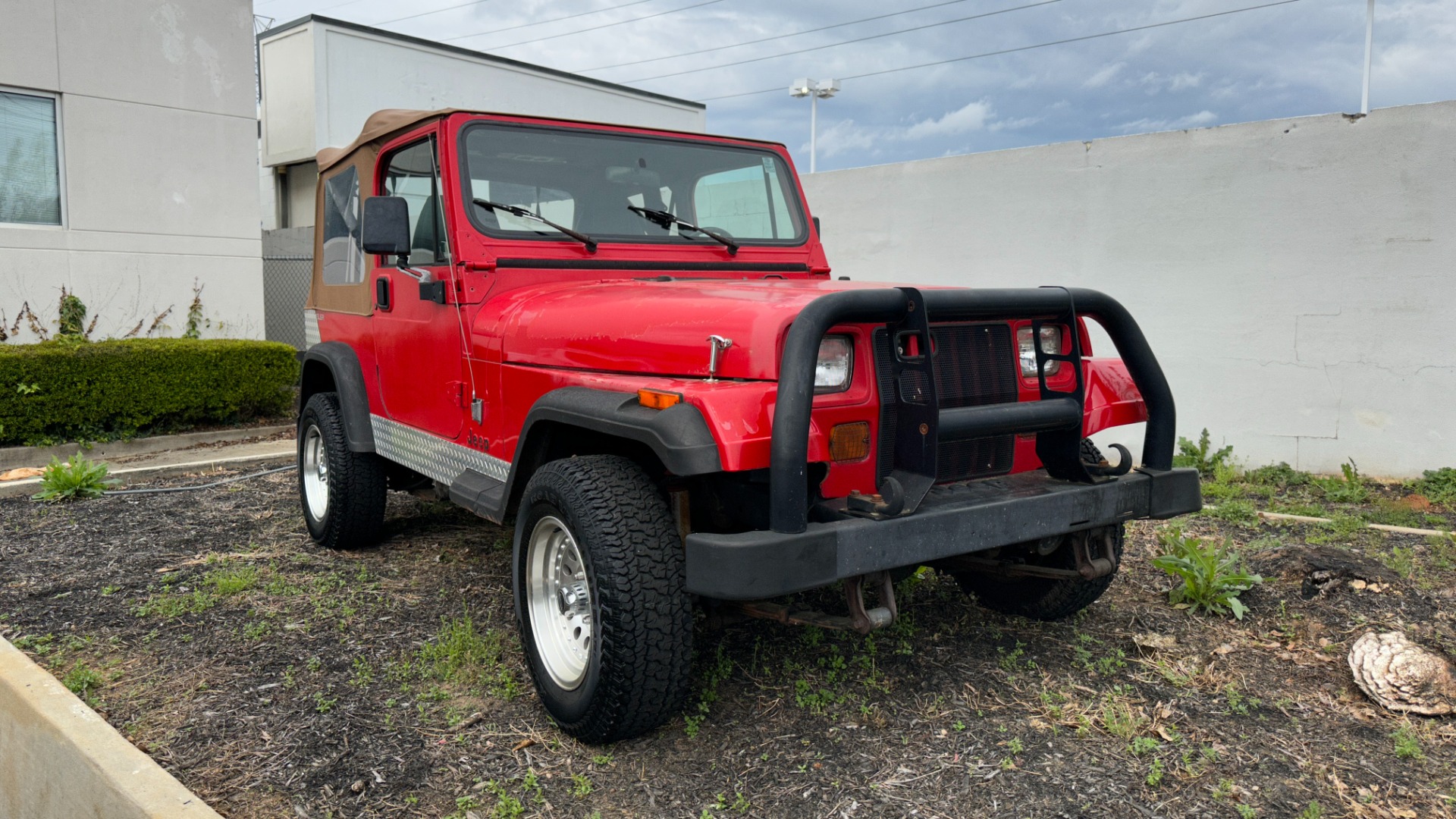 Used 1995 Jeep WRANGLER SOFT TOP / 4CYL ENGINE / 5SPD GEARBOX / BUMPERS / AC / UPGRADED RADIO for sale $8,900 at Formula Imports in Charlotte NC 28227 2