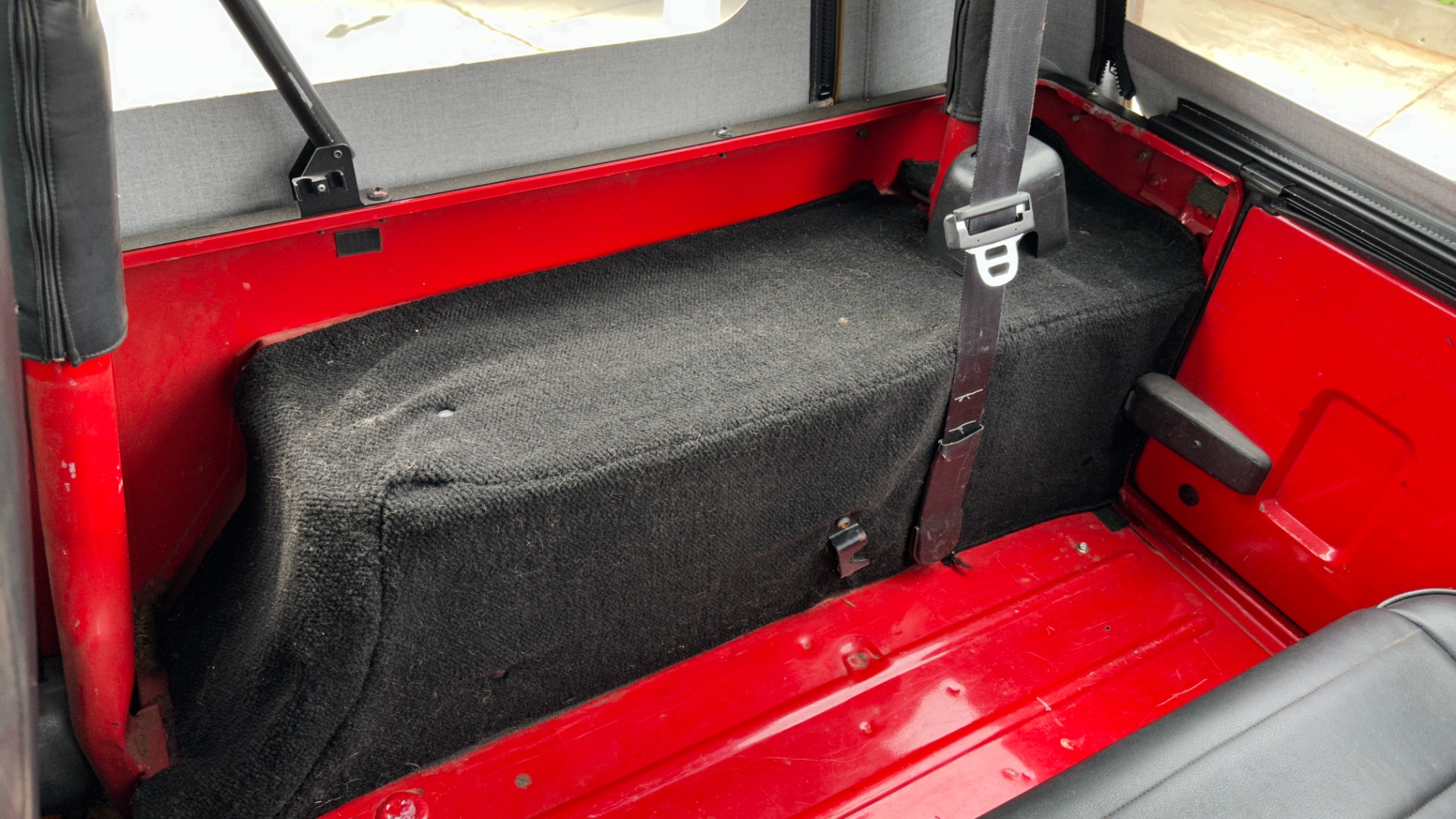 Used 1995 Jeep WRANGLER SOFT TOP / 4CYL ENGINE / 5SPD GEARBOX / BUMPERS / AC / UPGRADED RADIO for sale $8,900 at Formula Imports in Charlotte NC 28227 23