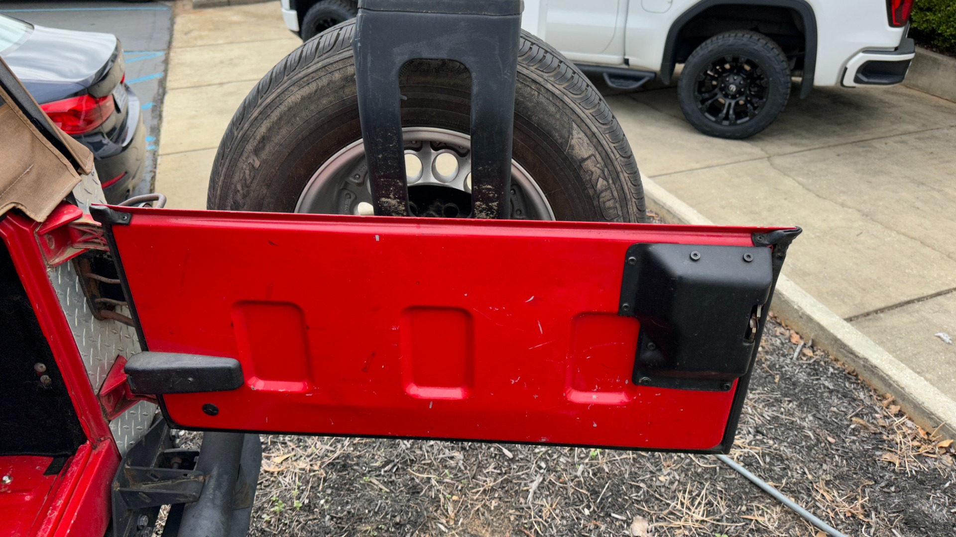 Used 1995 Jeep WRANGLER SOFT TOP / 4CYL ENGINE / 5SPD GEARBOX / BUMPERS / AC / UPGRADED RADIO for sale $8,900 at Formula Imports in Charlotte NC 28227 33