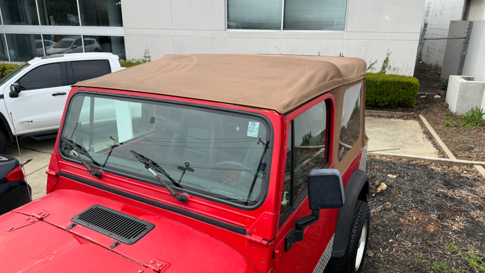 Used 1995 Jeep WRANGLER SOFT TOP / 4CYL ENGINE / 5SPD GEARBOX / BUMPERS / AC / UPGRADED RADIO for sale $8,900 at Formula Imports in Charlotte NC 28227 9