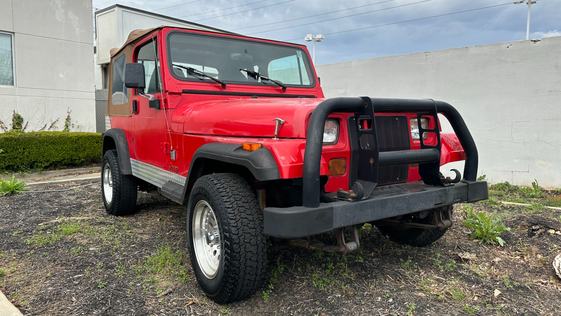 Used 1995 Jeep WRANGLER SOFT TOP / 4CYL ENGINE / 5SPD GEARBOX / BUMPERS / AC / UPGRADED RADIO for sale $8,900 at Formula Imports in Charlotte NC 28227 1