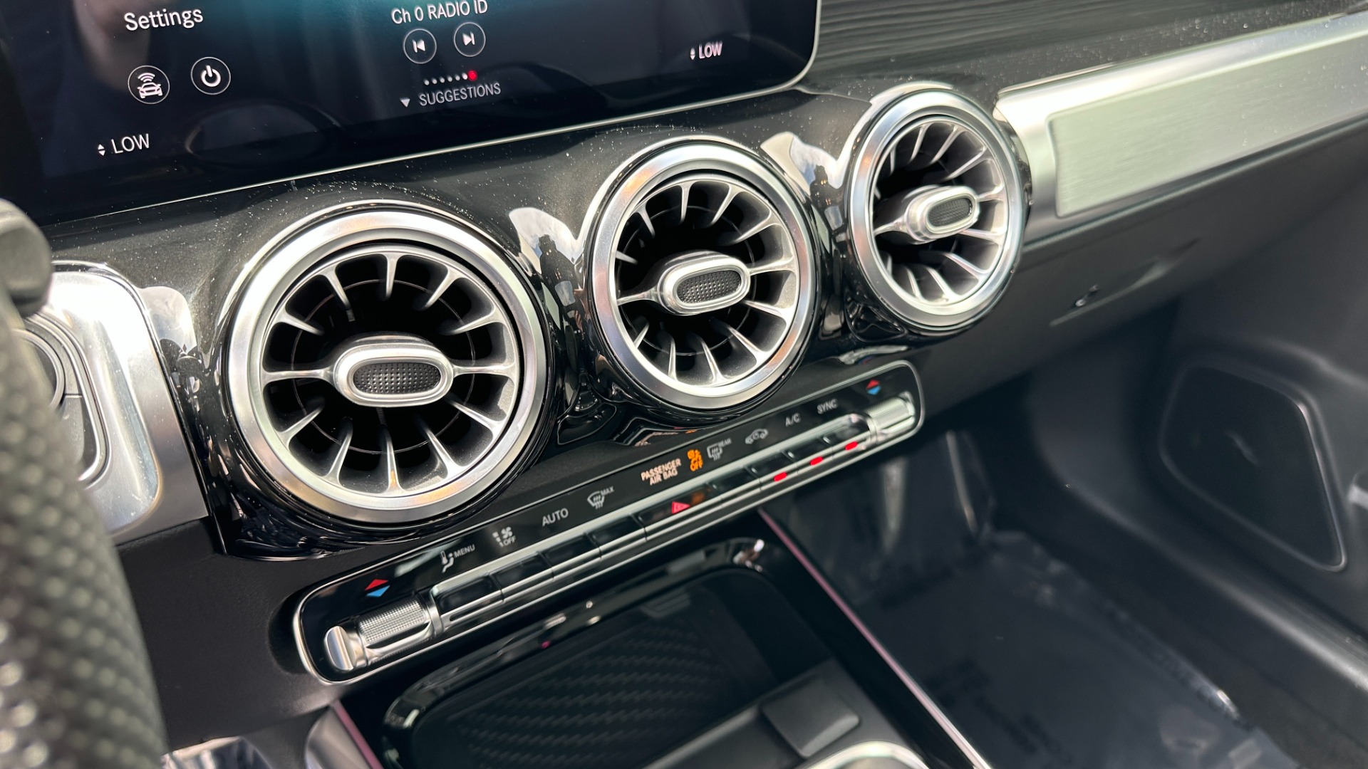 Used 2021 Mercedes-Benz GLB AMG GLB 35 / BURMESTER SOUND / NAPPA LEATHER / PERF STEERING / MATTE AMG WH for sale $53,495 at Formula Imports in Charlotte NC 28227 21
