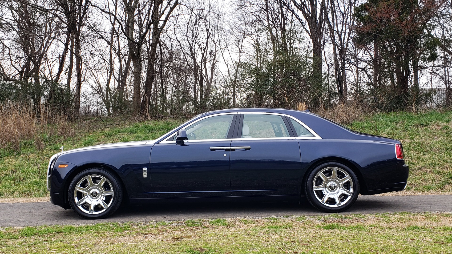Used 2013 Rolls-Royce GHOST FTR SLCT 2/ NAV/ PANO-ROOF/ LN DEPART/ NIGHT VSN/ REARVIEW for sale Sold at Formula Imports in Charlotte NC 28227 2