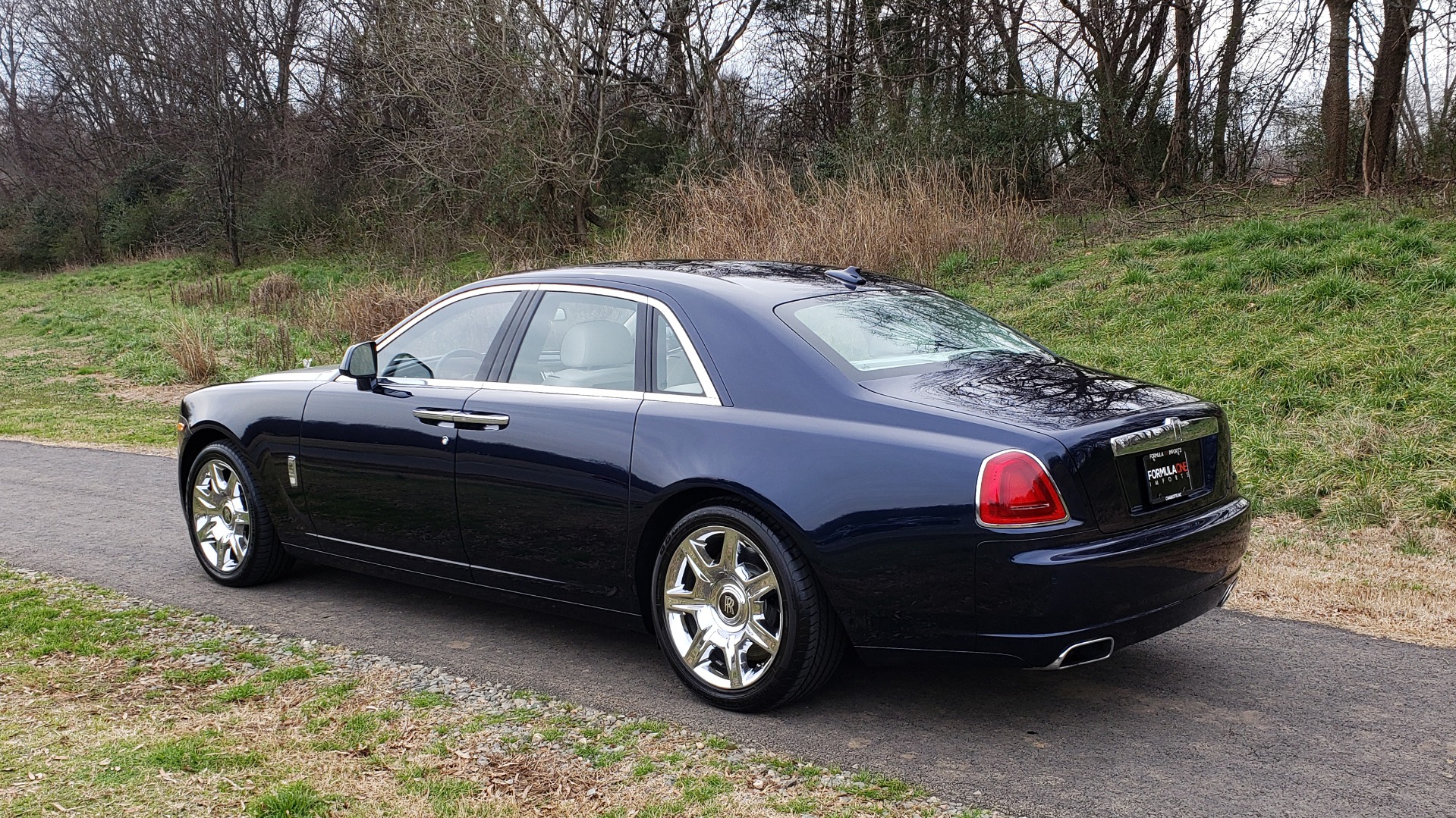 Used 2013 Rolls-Royce GHOST FTR SLCT 2/ NAV/ PANO-ROOF/ LN DEPART/ NIGHT VSN/ REARVIEW for sale Sold at Formula Imports in Charlotte NC 28227 3