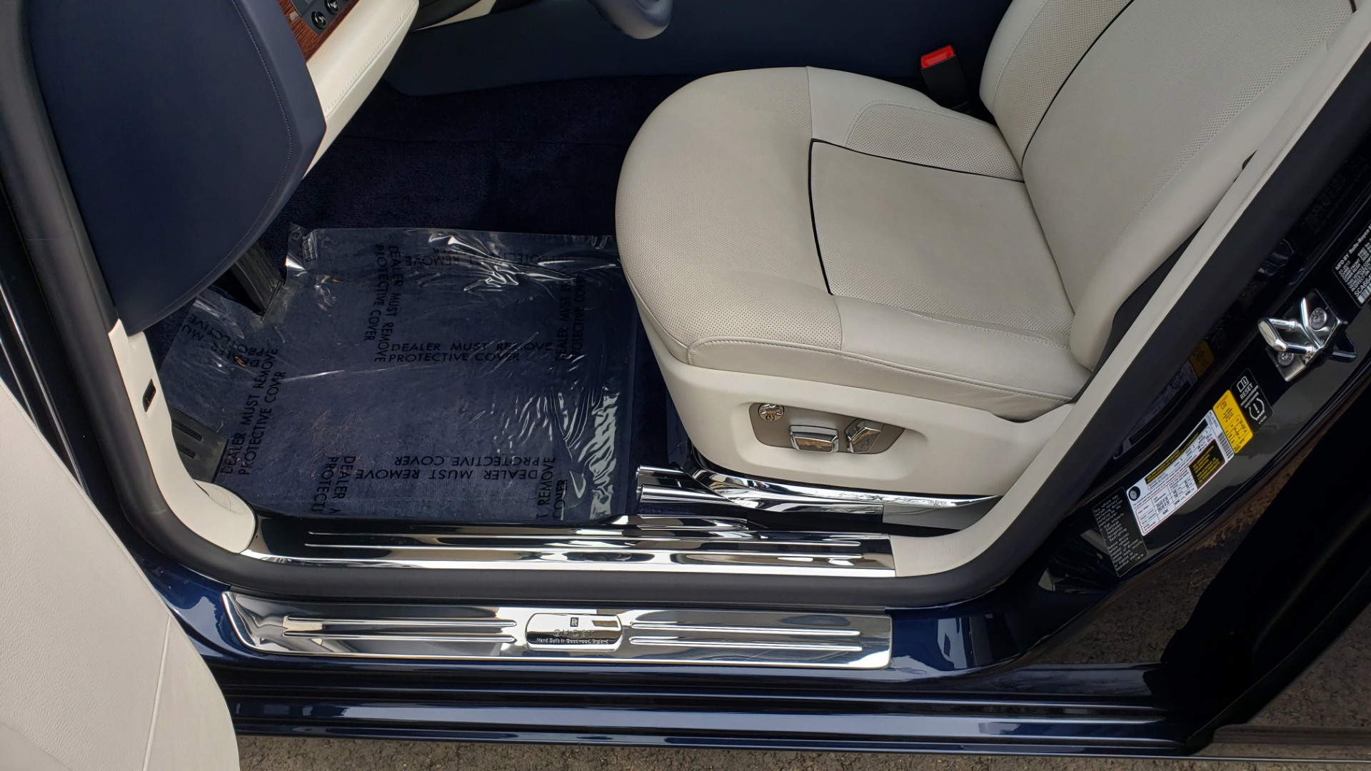 Used 2013 Rolls-Royce GHOST FTR SLCT 2/ NAV/ PANO-ROOF/ LN DEPART/ NIGHT VSN/ REARVIEW for sale Sold at Formula Imports in Charlotte NC 28227 38
