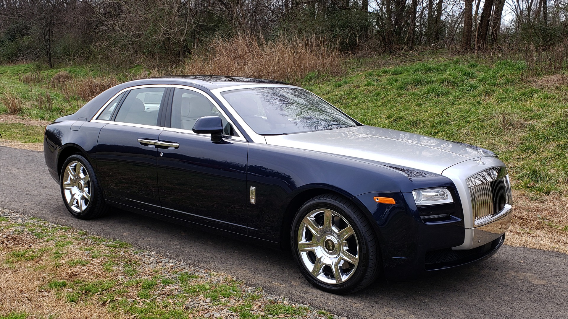 Used 2013 Rolls-Royce GHOST FTR SLCT 2/ NAV/ PANO-ROOF/ LN DEPART/ NIGHT VSN/ REARVIEW for sale Sold at Formula Imports in Charlotte NC 28227 4