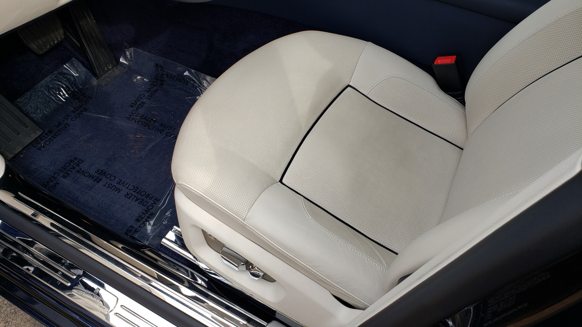 Used 2013 Rolls-Royce GHOST FTR SLCT 2/ NAV/ PANO-ROOF/ LN DEPART/ NIGHT VSN/ REARVIEW for sale Sold at Formula Imports in Charlotte NC 28227 40