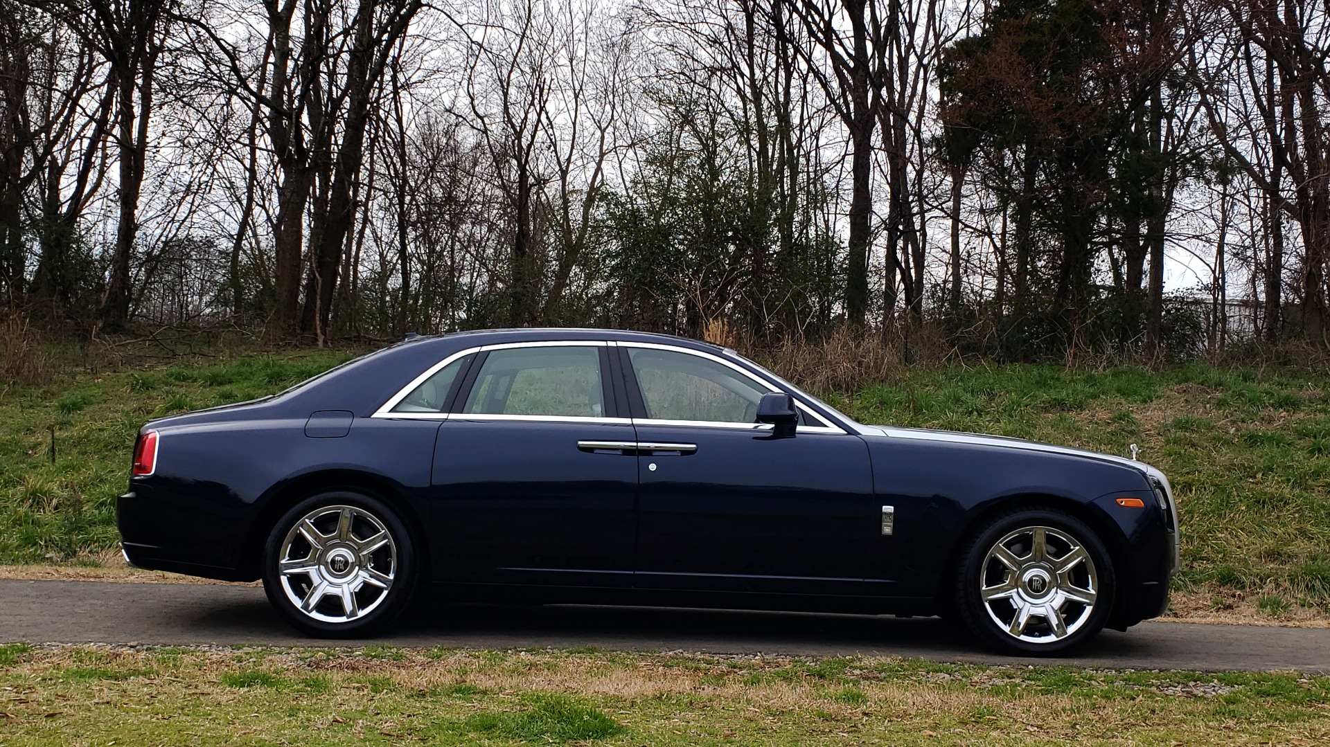 Used 2013 Rolls-Royce GHOST FTR SLCT 2/ NAV/ PANO-ROOF/ LN DEPART/ NIGHT VSN/ REARVIEW for sale Sold at Formula Imports in Charlotte NC 28227 5