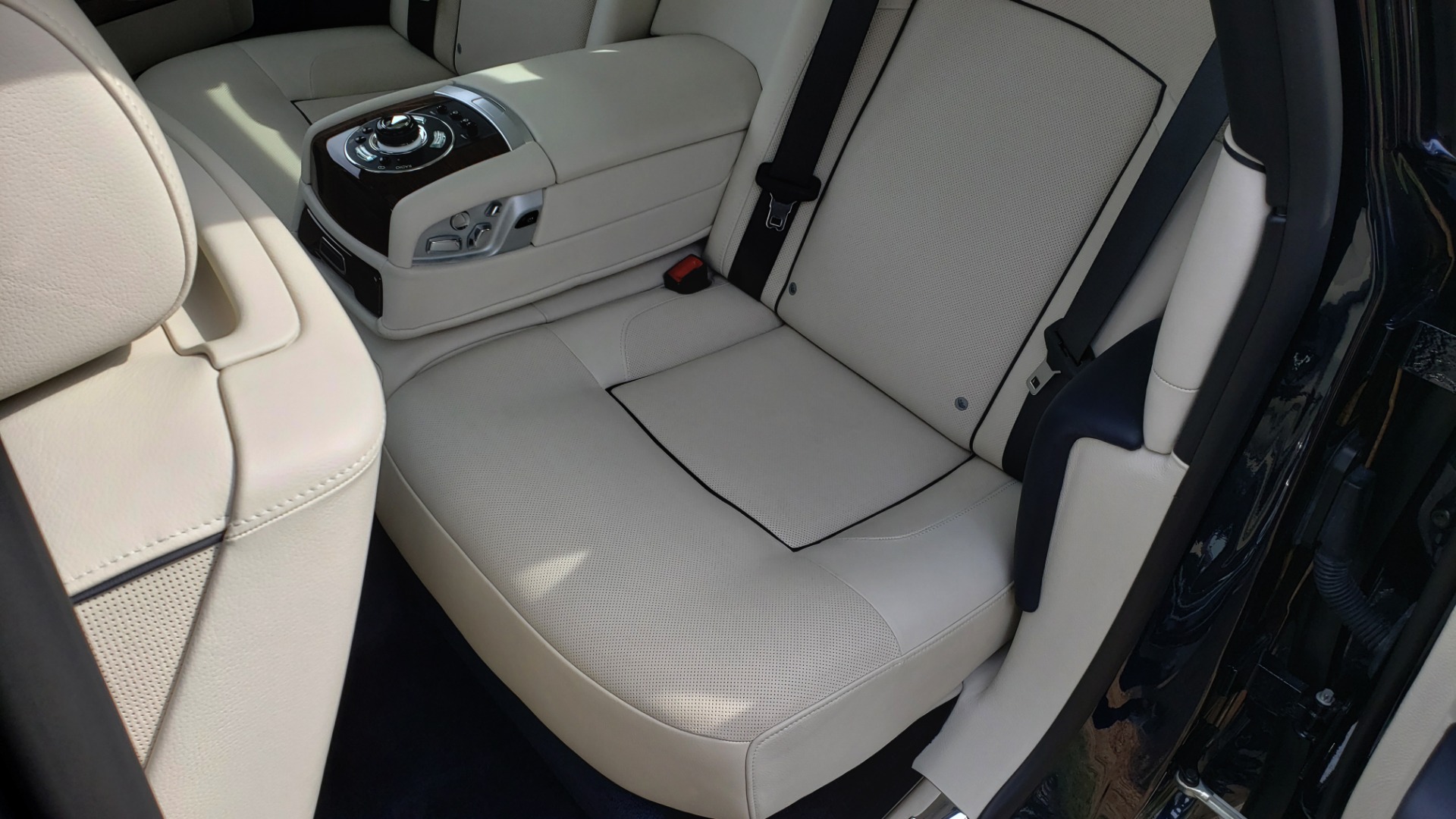 Used 2013 Rolls-Royce GHOST FTR SLCT 2/ NAV/ PANO-ROOF/ LN DEPART/ NIGHT VSN/ REARVIEW for sale Sold at Formula Imports in Charlotte NC 28227 62