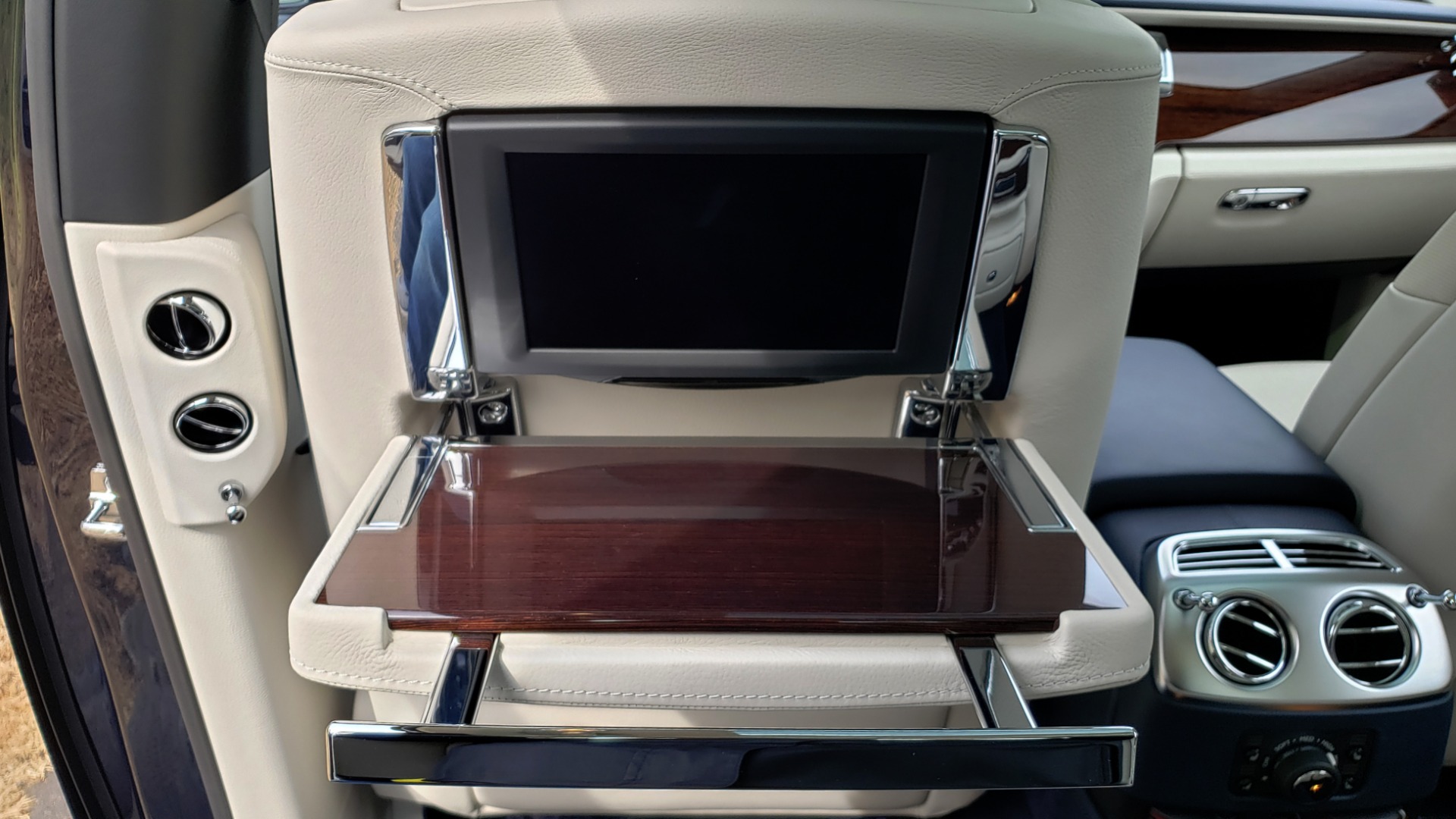 Used 2013 Rolls-Royce GHOST FTR SLCT 2/ NAV/ PANO-ROOF/ LN DEPART/ NIGHT VSN/ REARVIEW for sale Sold at Formula Imports in Charlotte NC 28227 65