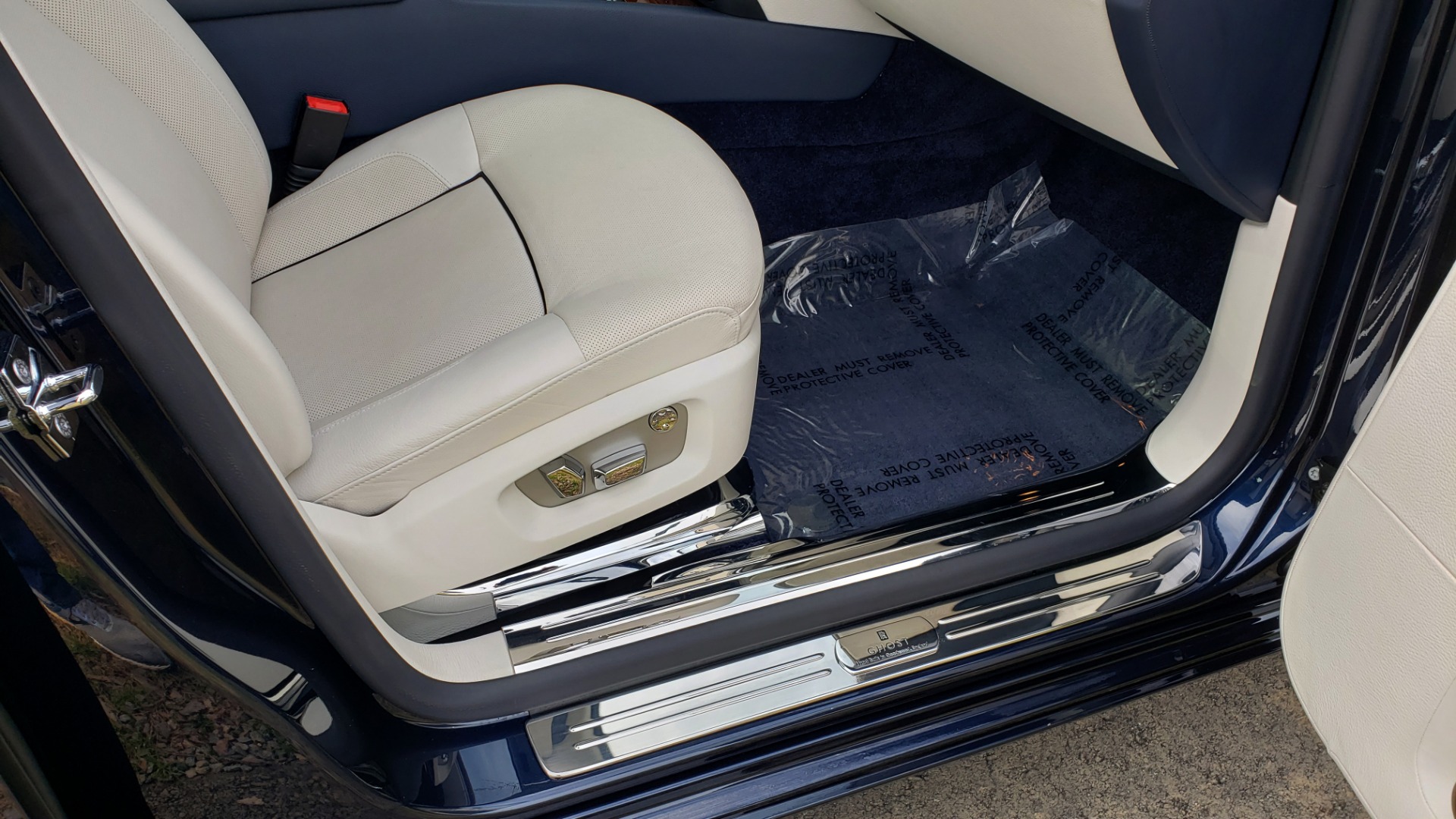 Used 2013 Rolls-Royce GHOST FTR SLCT 2/ NAV/ PANO-ROOF/ LN DEPART/ NIGHT VSN/ REARVIEW for sale Sold at Formula Imports in Charlotte NC 28227 73