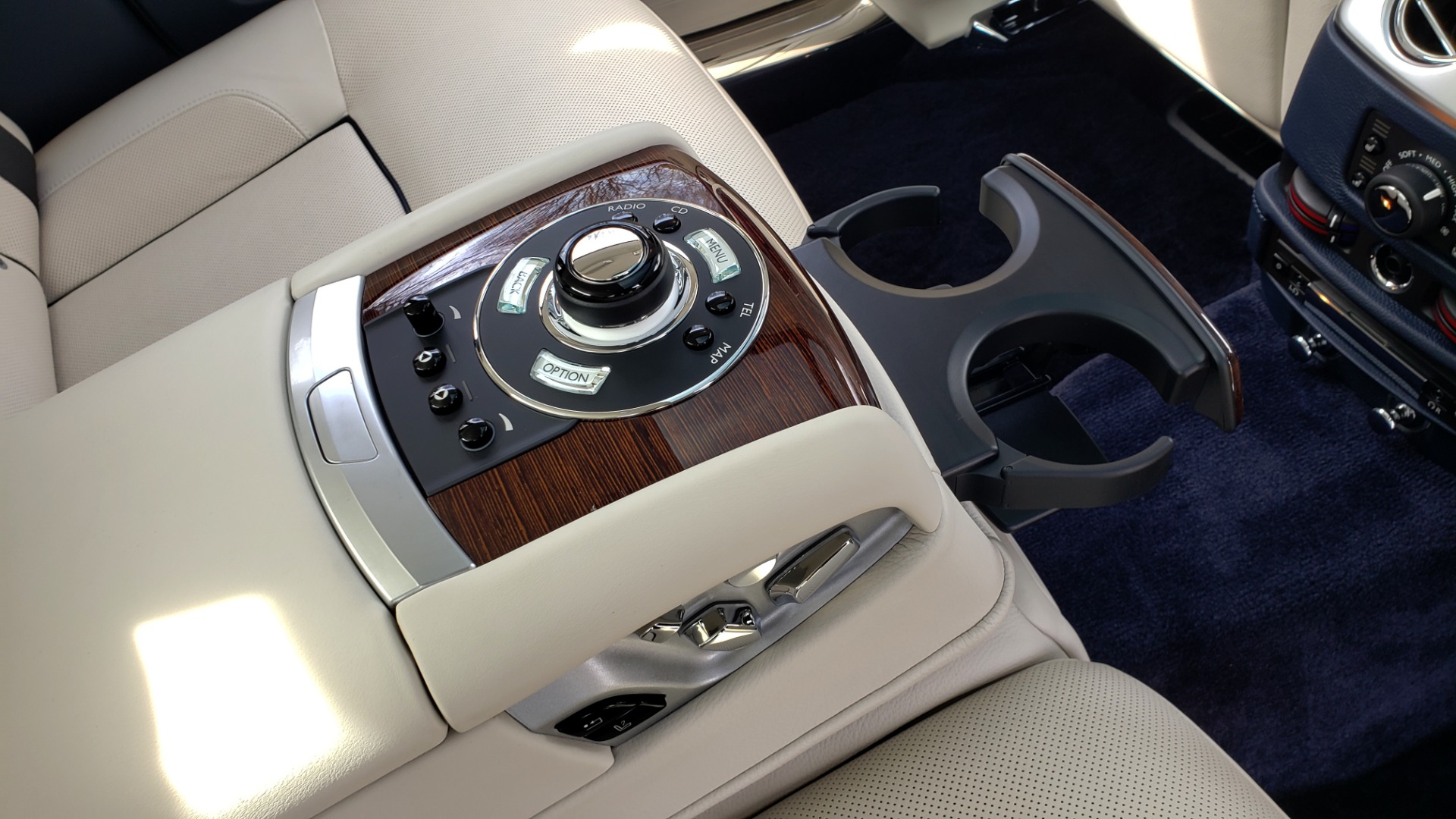 Used 2013 Rolls-Royce GHOST FTR SLCT 2/ NAV/ PANO-ROOF/ LN DEPART/ NIGHT VSN/ REARVIEW for sale Sold at Formula Imports in Charlotte NC 28227 83