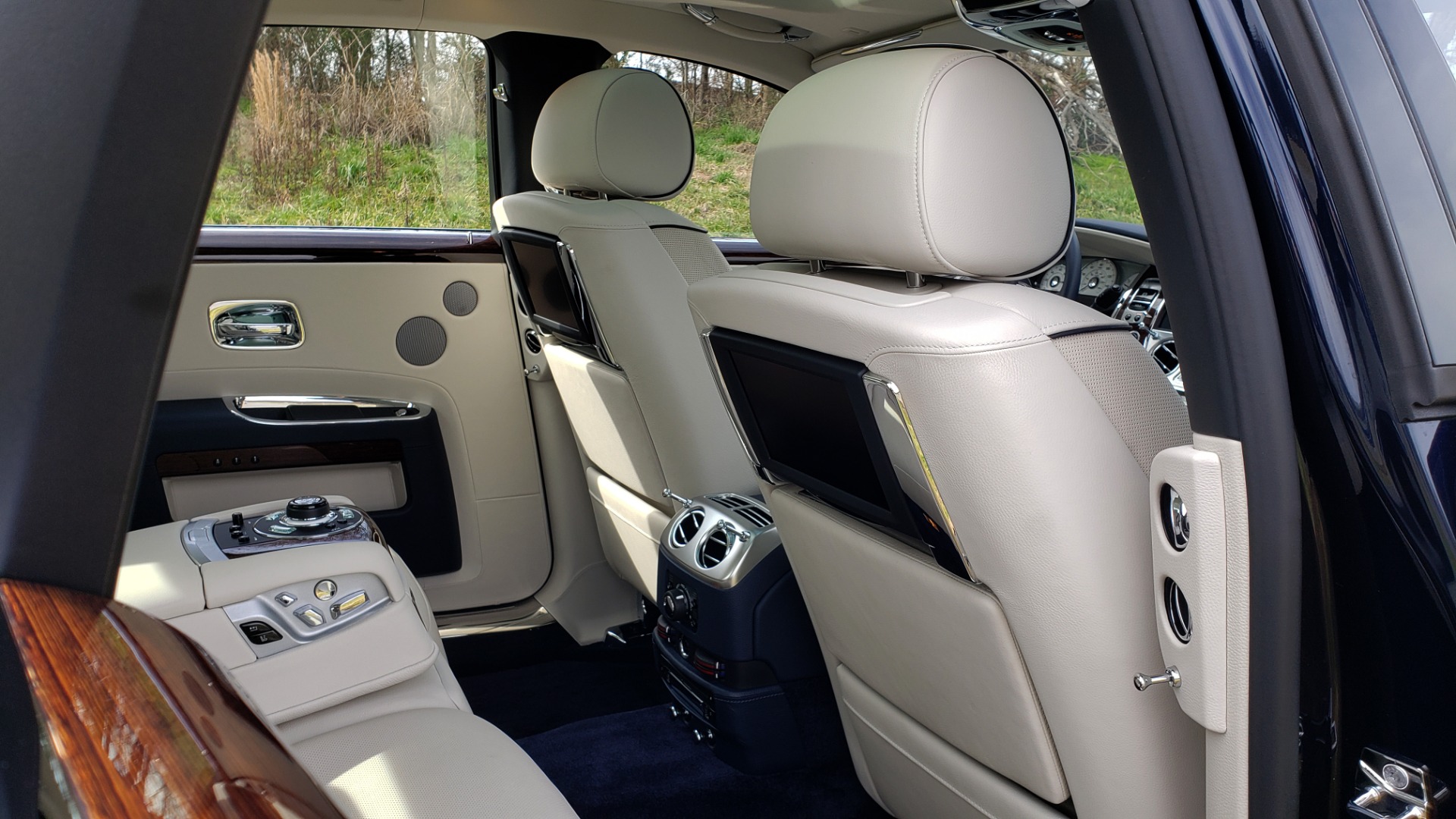 Used 2013 Rolls-Royce GHOST FTR SLCT 2/ NAV/ PANO-ROOF/ LN DEPART/ NIGHT VSN/ REARVIEW for sale Sold at Formula Imports in Charlotte NC 28227 85