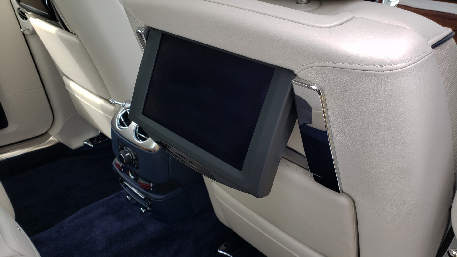 Used 2013 Rolls-Royce GHOST FTR SLCT 2/ NAV/ PANO-ROOF/ LN DEPART/ NIGHT VSN/ REARVIEW for sale Sold at Formula Imports in Charlotte NC 28227 87