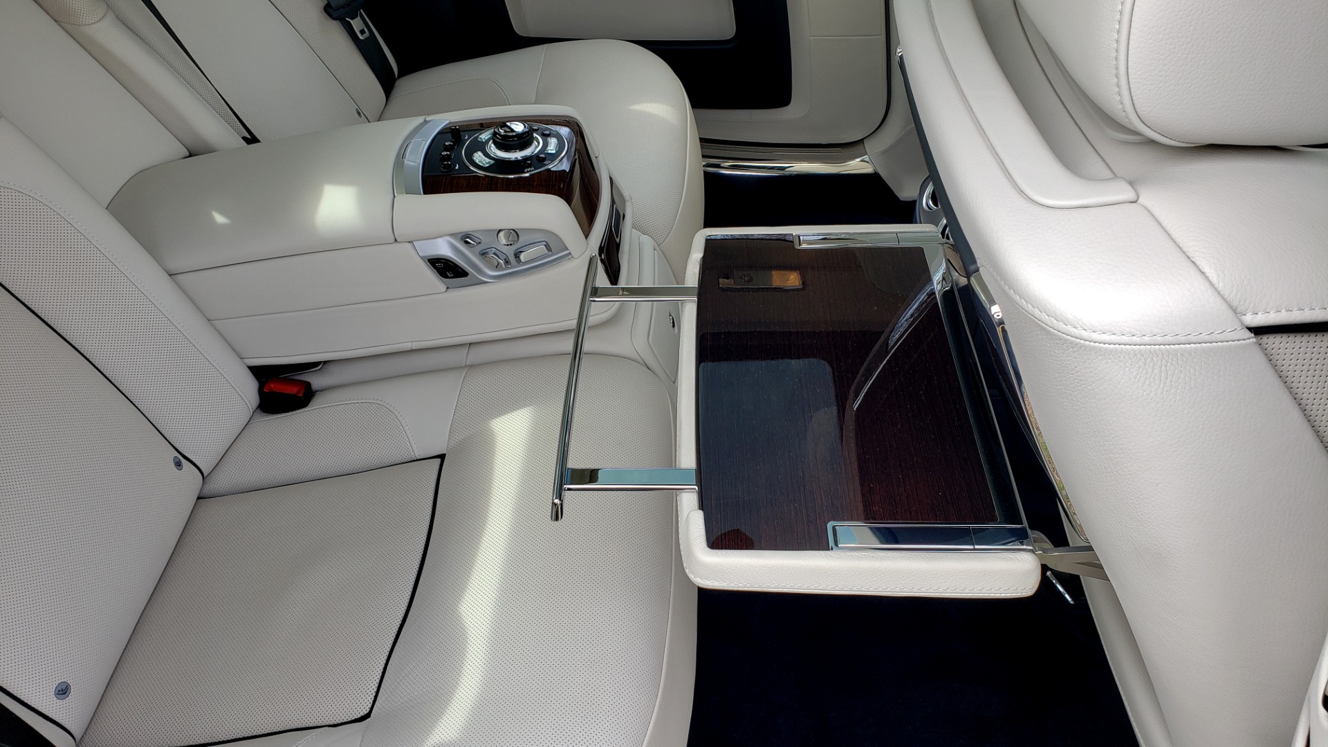 Used 2013 Rolls-Royce GHOST FTR SLCT 2/ NAV/ PANO-ROOF/ LN DEPART/ NIGHT VSN/ REARVIEW for sale Sold at Formula Imports in Charlotte NC 28227 88