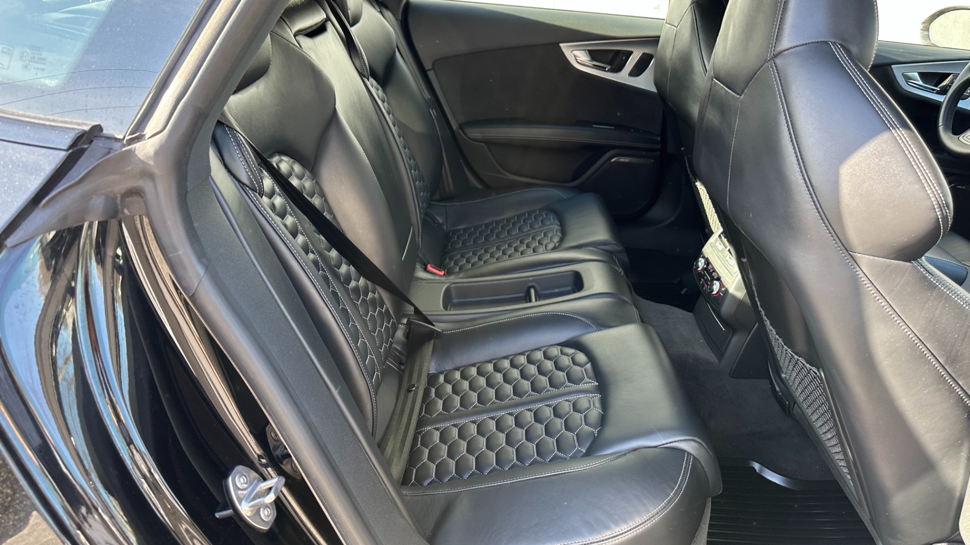 Used 2017 Audi RS 7 PERFORMANCE PRESTIGE / 4.0T 605HP / NIGHT VISION / DRIVER ASSIST / 21IN WHL for sale Sold at Formula Imports in Charlotte NC 28227 19