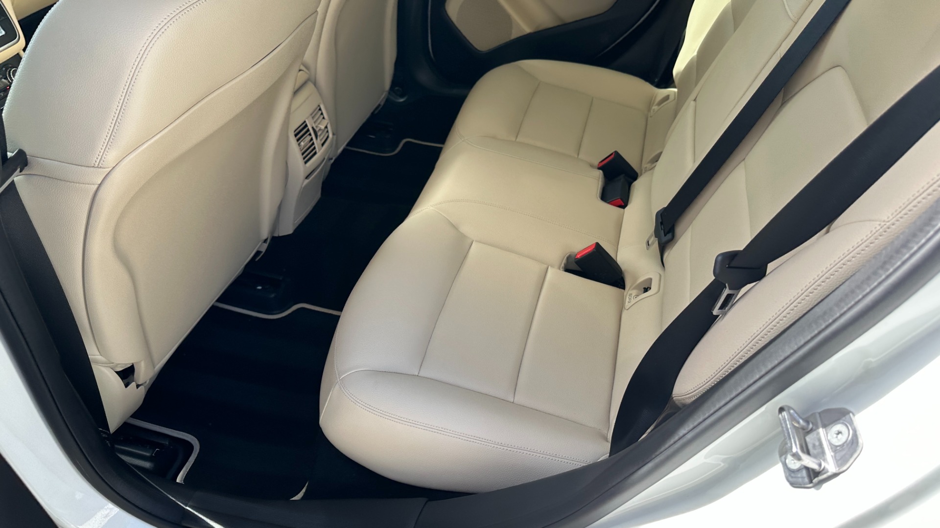 Used 2019 Mercedes-Benz GLA GLA 250 / BLIND SPOT / PANORAMIC ROOF / AMBIENT LIGHTING / CONVENIENCE PKG for sale Sold at Formula Imports in Charlotte NC 28227 16