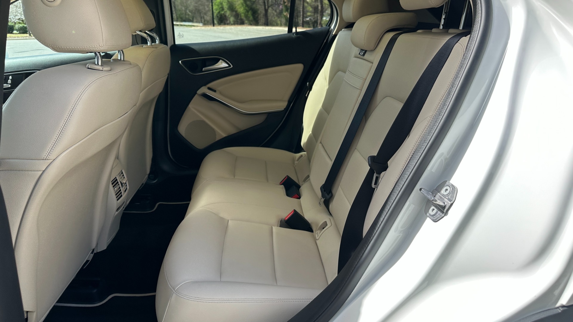Used 2019 Mercedes-Benz GLA GLA 250 / BLIND SPOT / PANORAMIC ROOF / AMBIENT LIGHTING / CONVENIENCE PKG for sale Sold at Formula Imports in Charlotte NC 28227 17