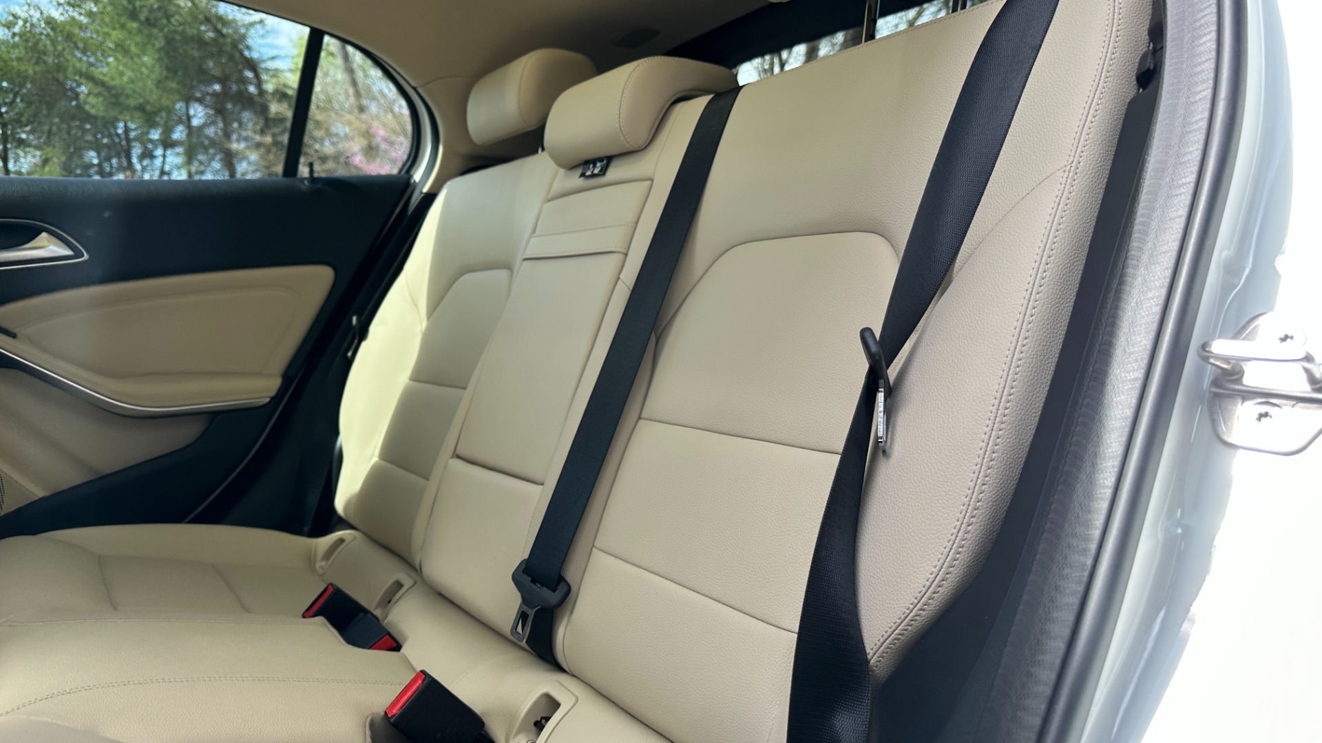 Used 2019 Mercedes-Benz GLA GLA 250 / BLIND SPOT / PANORAMIC ROOF / AMBIENT LIGHTING / CONVENIENCE PKG for sale Sold at Formula Imports in Charlotte NC 28227 18